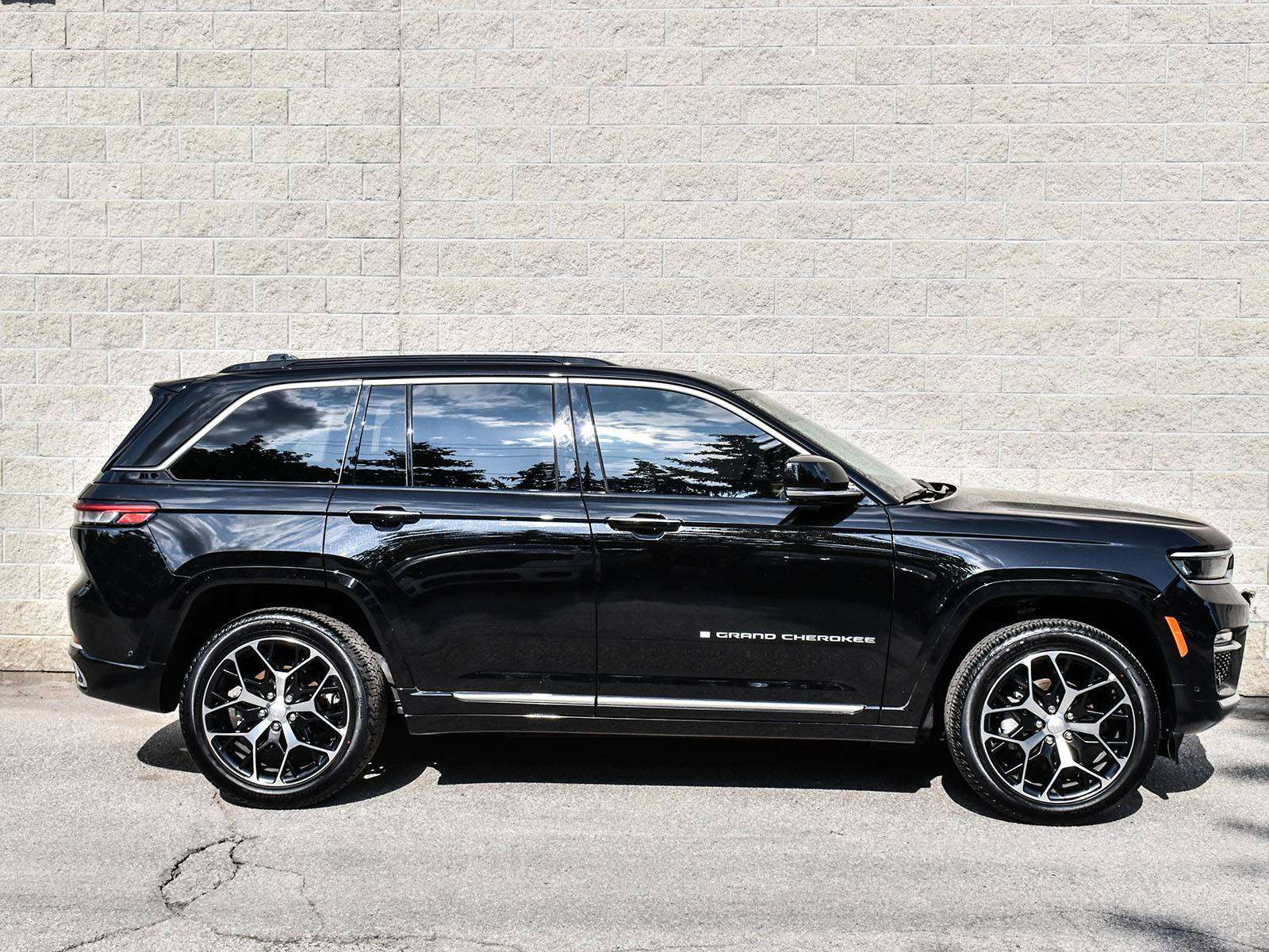 2025 Jeep Grand Cherokee SUMMIT  | MCINTOSH AUDIO | PANORAMIC SUNROOF — снимка 1