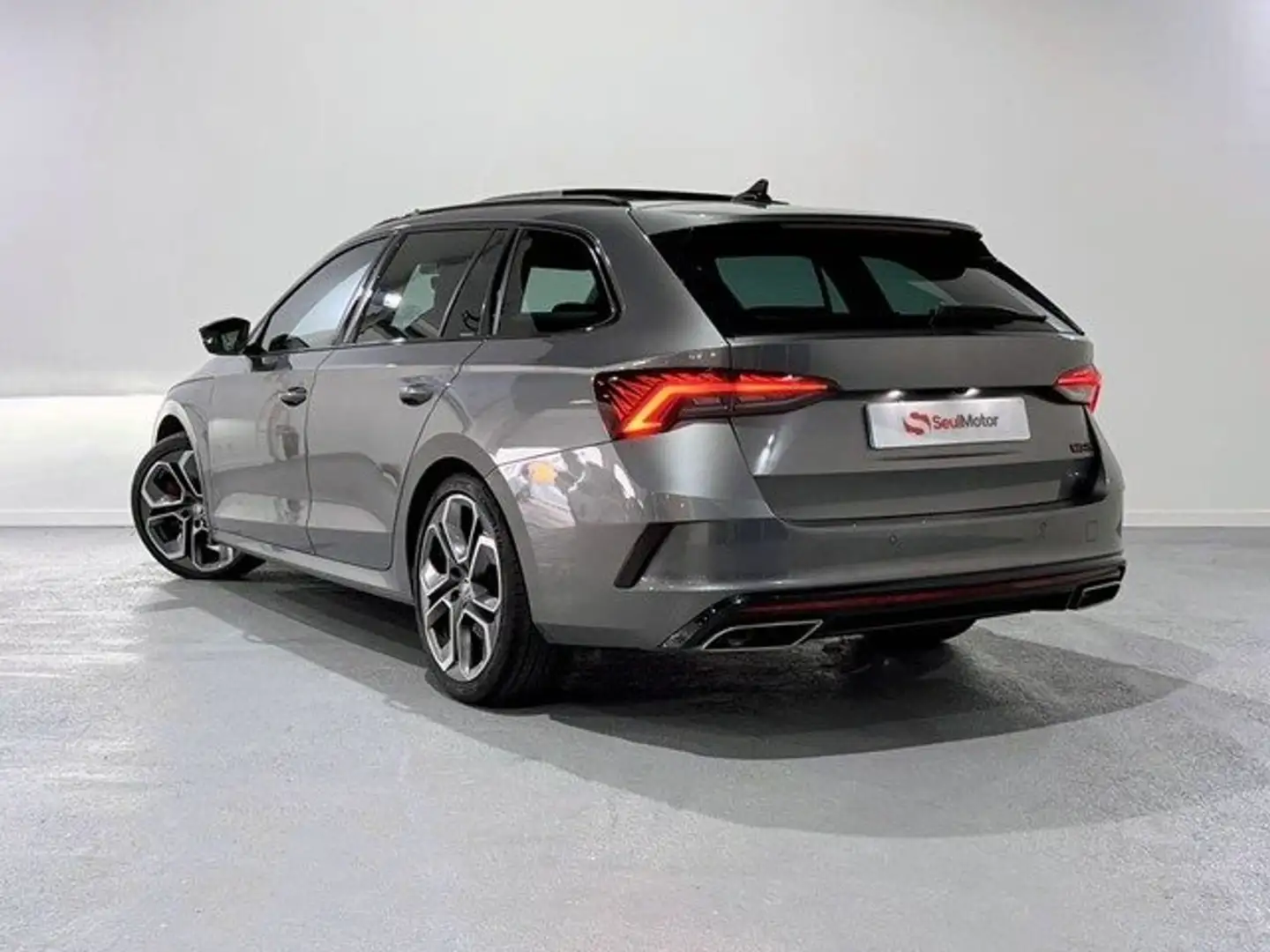 Skoda Octavia Combi 2.0 TSI RS DSG 180kW Gris - 2