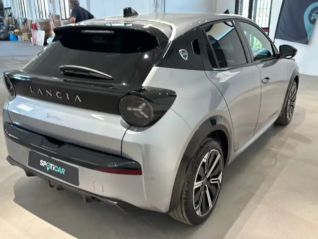 Lancia Ypsilon view 4