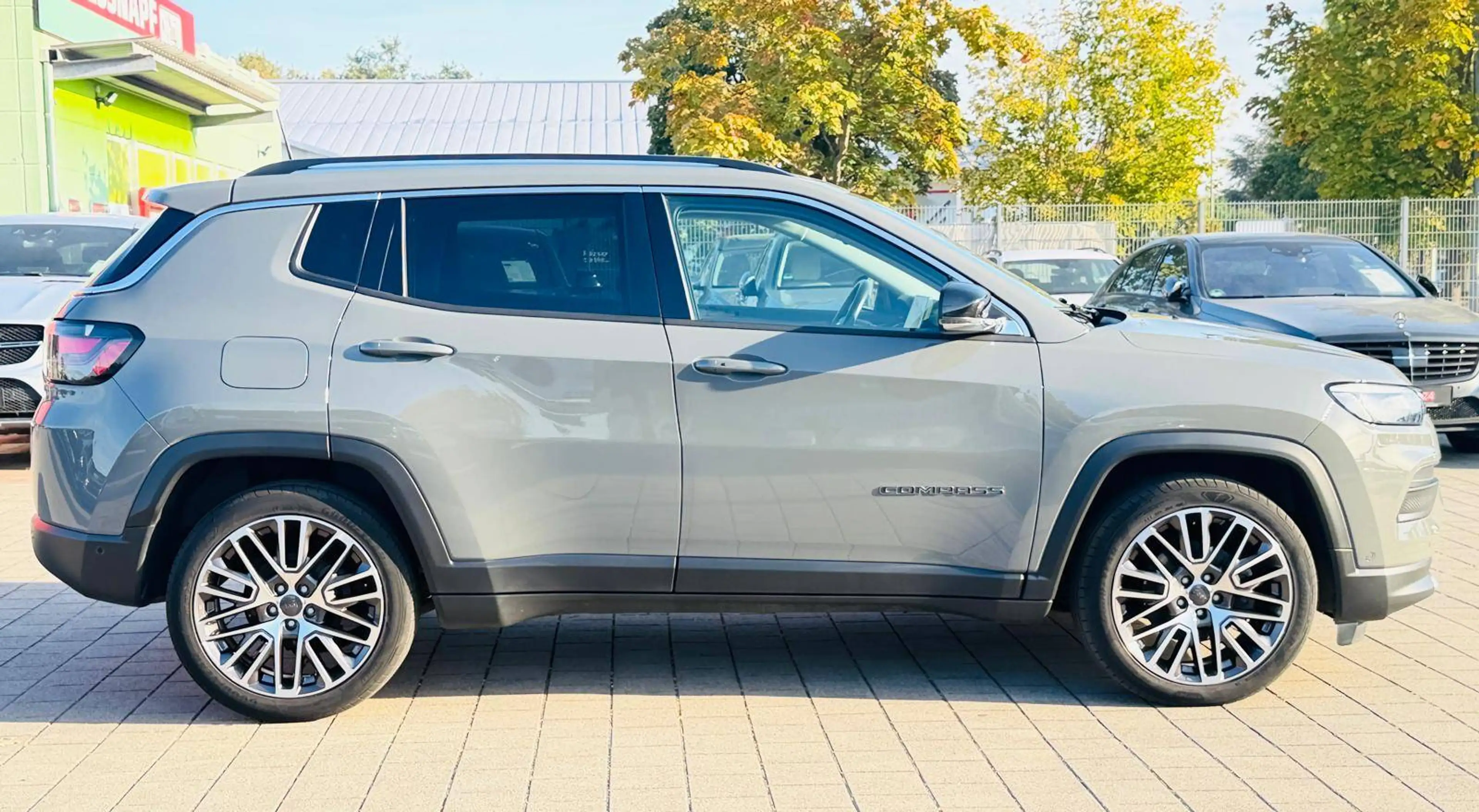 Jeep Compass 80th Anniversary LIMITED FWD TÜV & Service Neu Garantie Finanzierung Möglich — photo 24