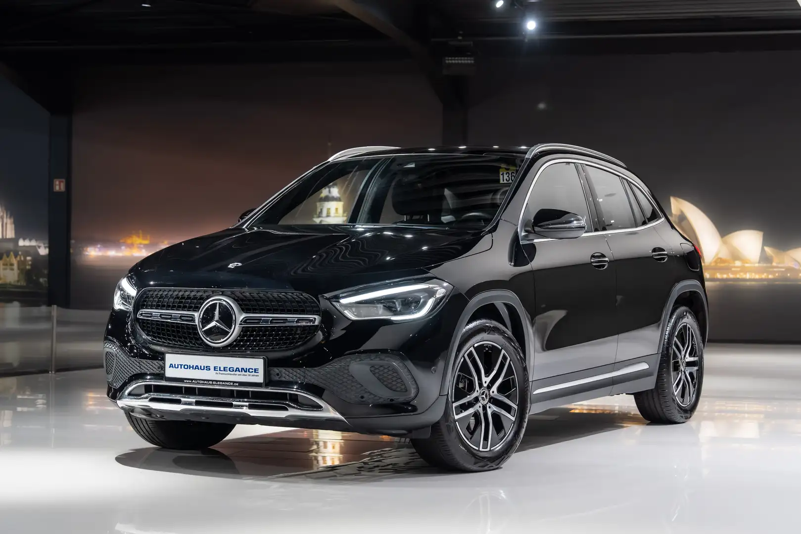 Mercedes-Benz GLA 220 d 4Matic*MULTIBEAM*AHK*KAMERA*PANO*LM"18 Schwarz - 1