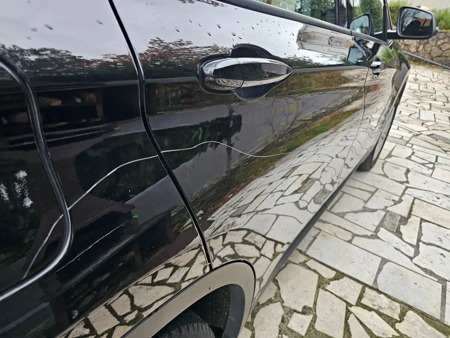 BMW X1 Advatange Schwarz - 1