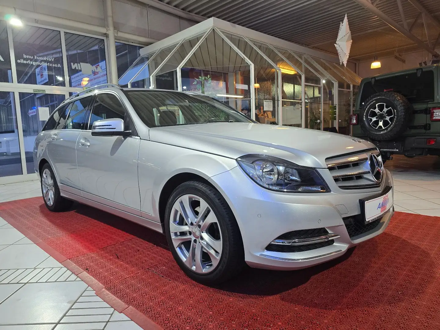 Mercedes-Benz C 250 T BlueEfficiency+AHK+NAVI+TEILLEDER+SHZ+ Silber - 1