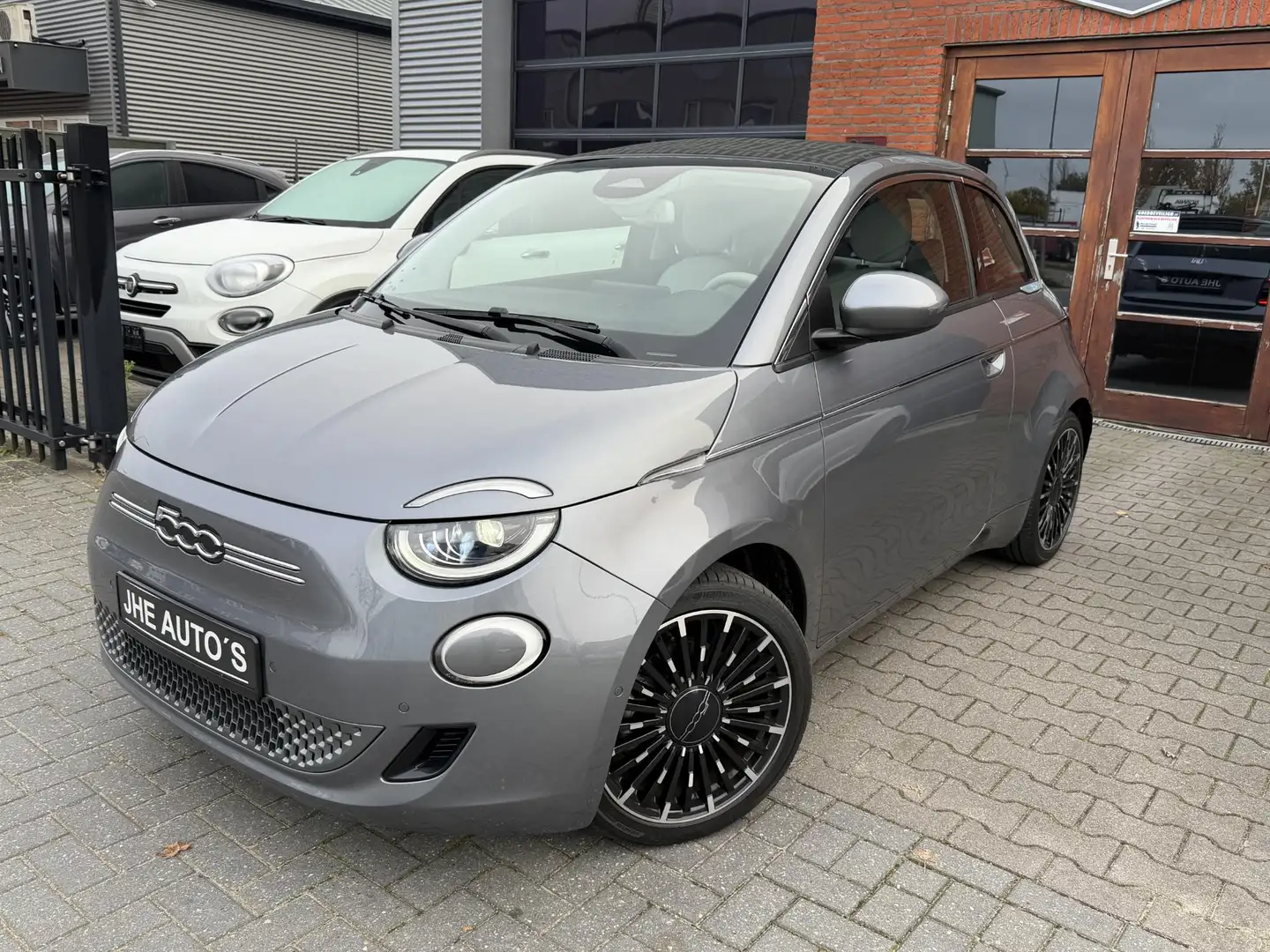 Fiat 500C La Prima 42 kWh | Leer | Camera | Stoelverwarming Grijs - 1