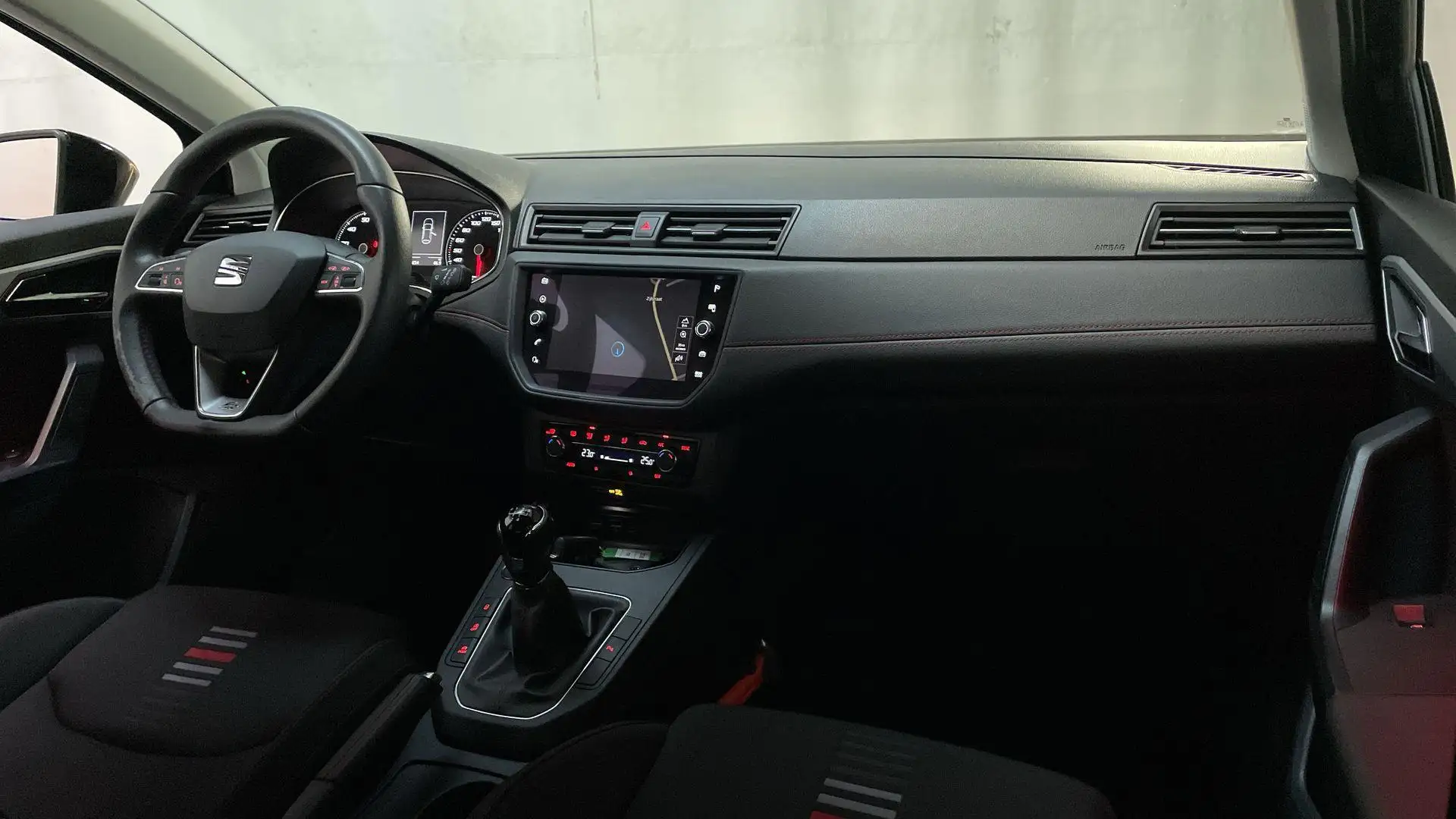 SEAT Ibiza 1.0 TSI FR Business Intense Camera Navigatie App-C Black - 2