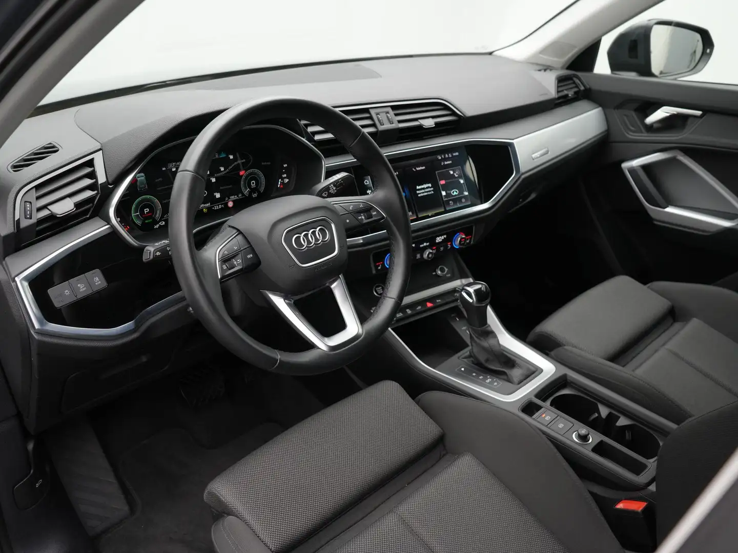 Audi Q3 45 TFSI e 245 pk S-tronic Advanced edition | Sport Gris - 2