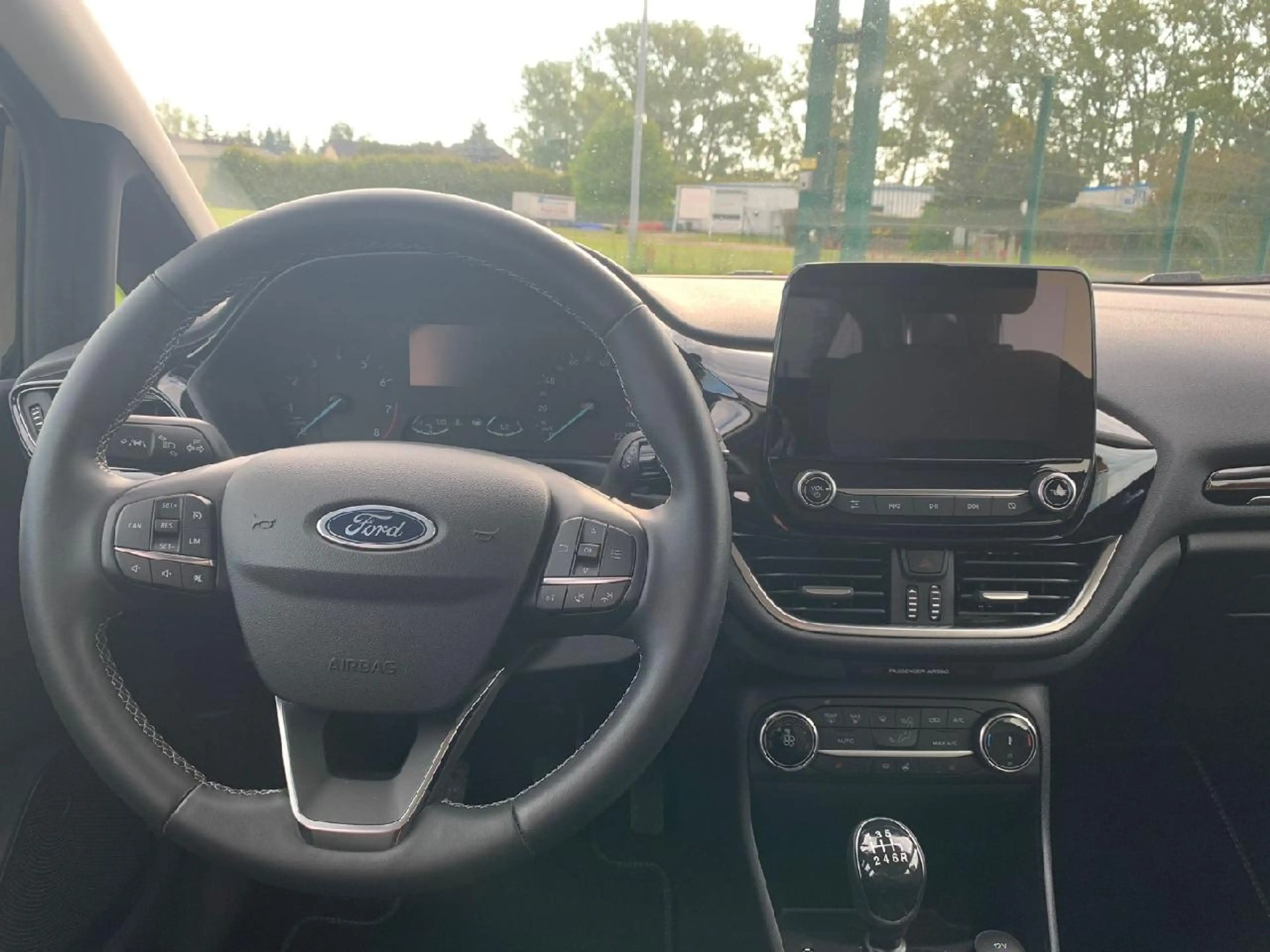 Ford Fiesta Titanium — photo 14
