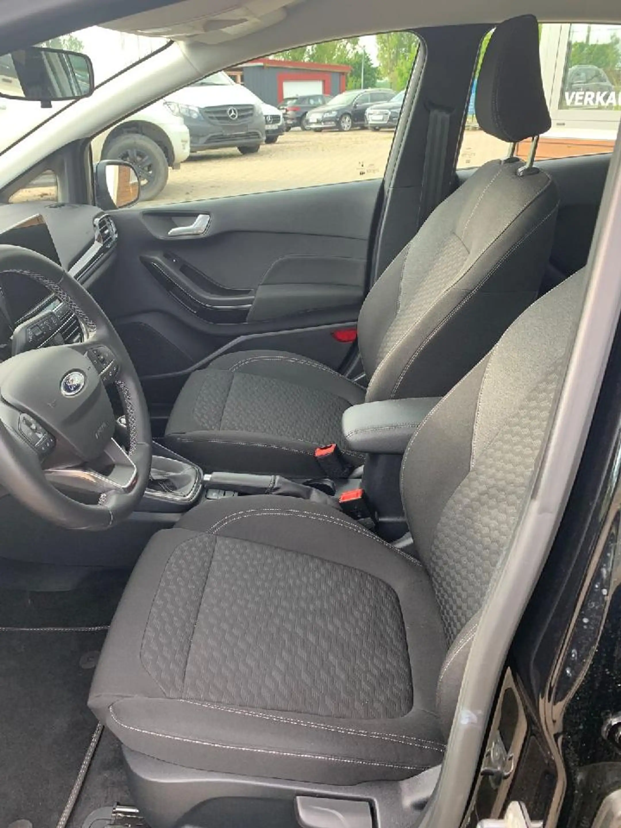 Ford Fiesta Titanium — photo 10