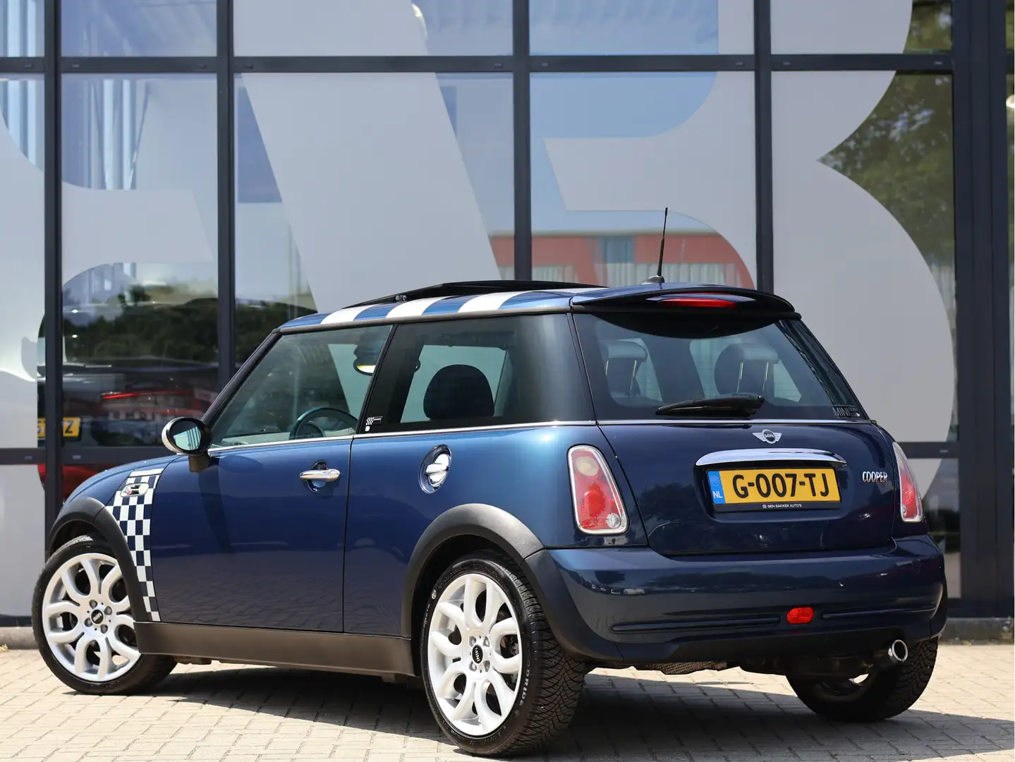 MINI Cooper Mini 1.6 Checkmate | Pano | Stoelverw. | Airco | X Blauw - 2
