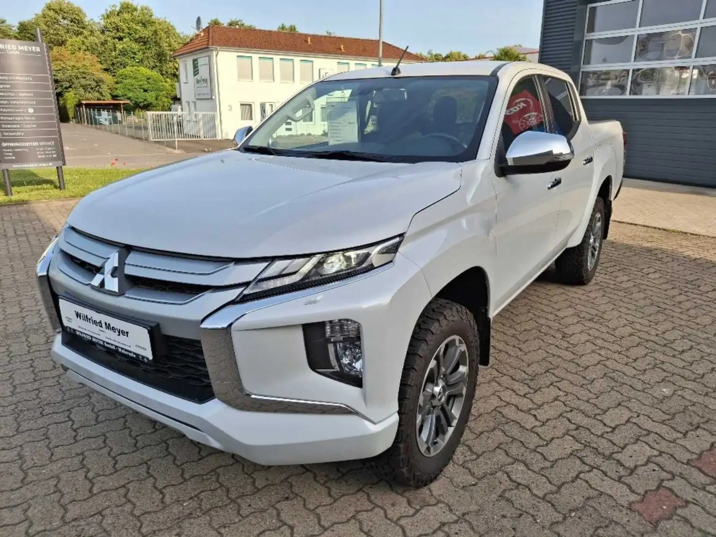 Mitsubishi L200 Doppelkabine Select 2.2 DI-D 4WD Automatik Білий - 2
