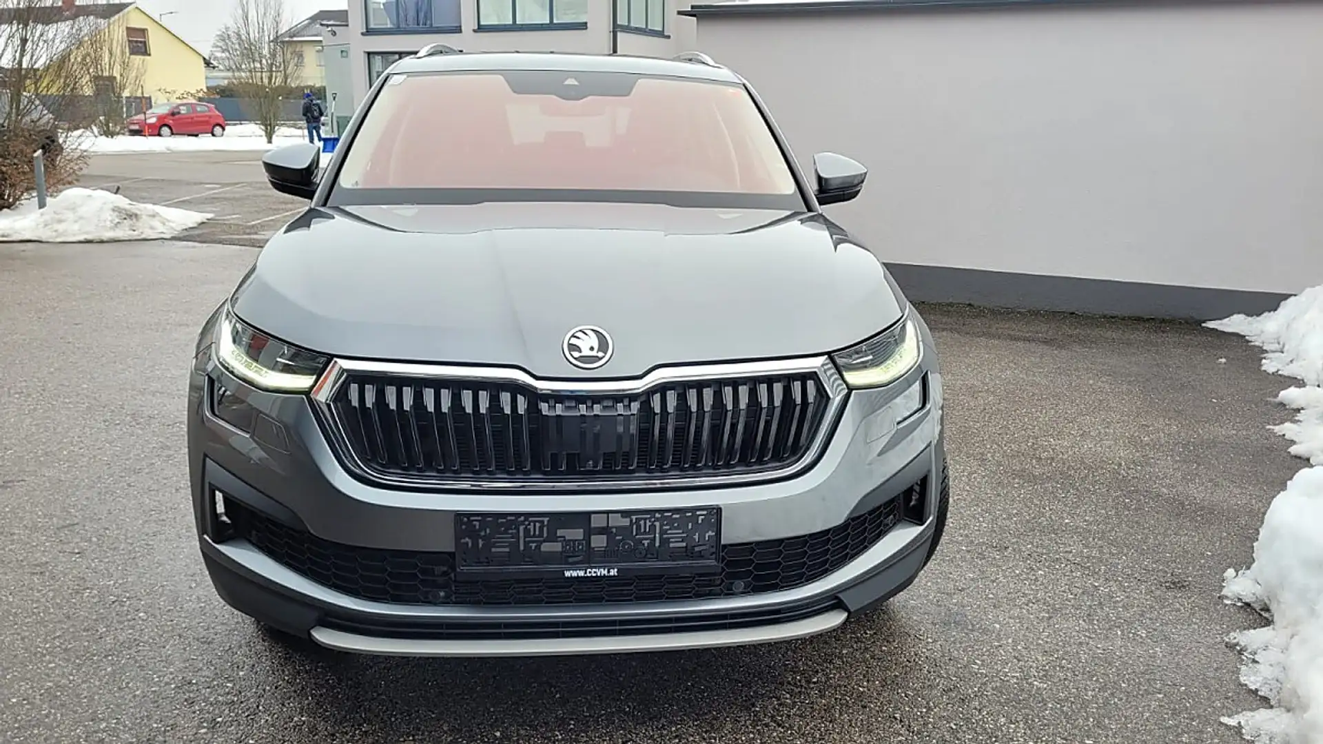 Skoda Kodiaq 2,0 TDI SCR 4x4 Style SC DSG Grau - 2