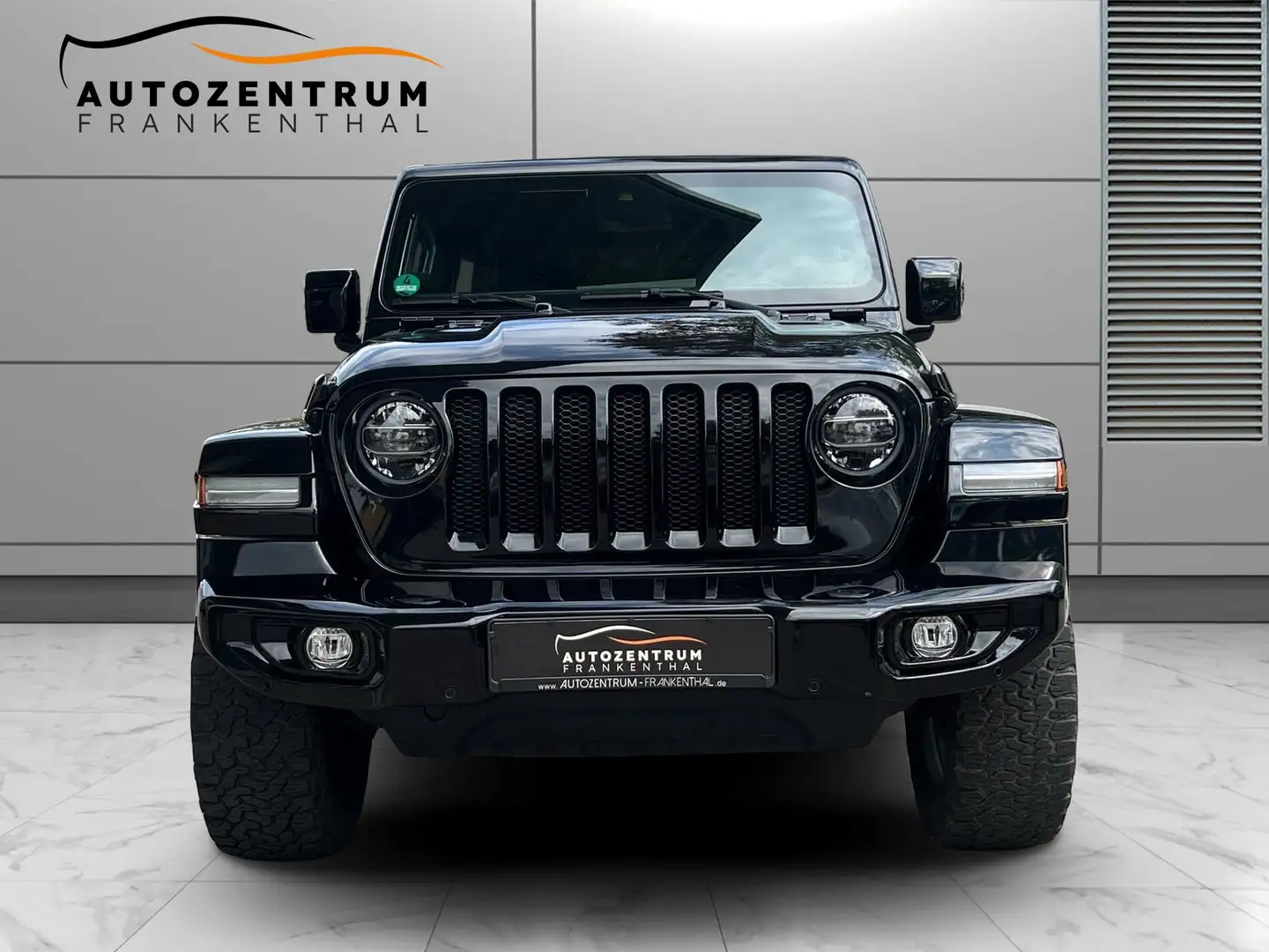 Jeep Wrangler /  Unlimited Sahara Schwarz - 2