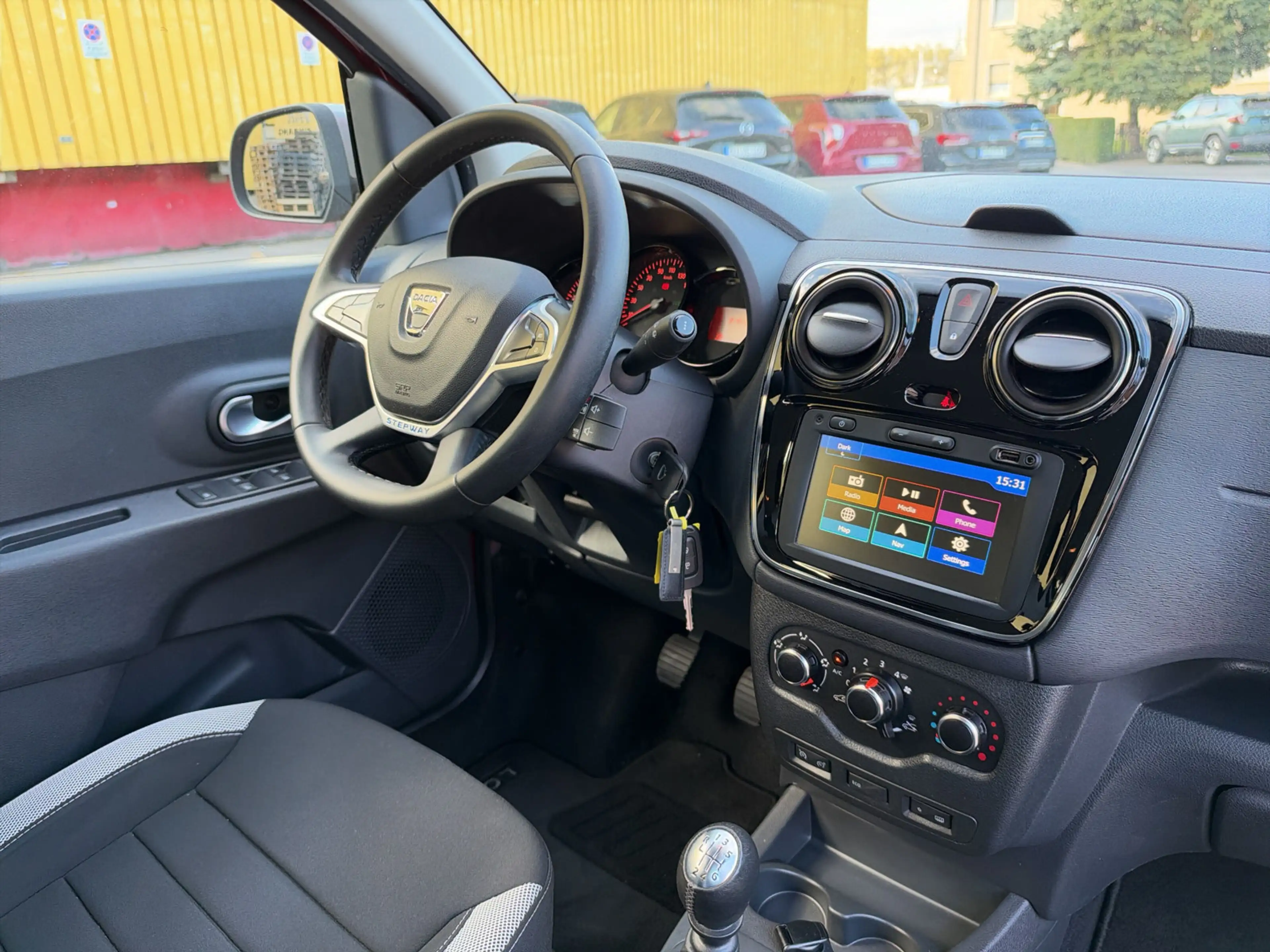 Dacia Lodgy Stepway TCe 130 GPF 7-Sitzer Scheckheft — photo 9