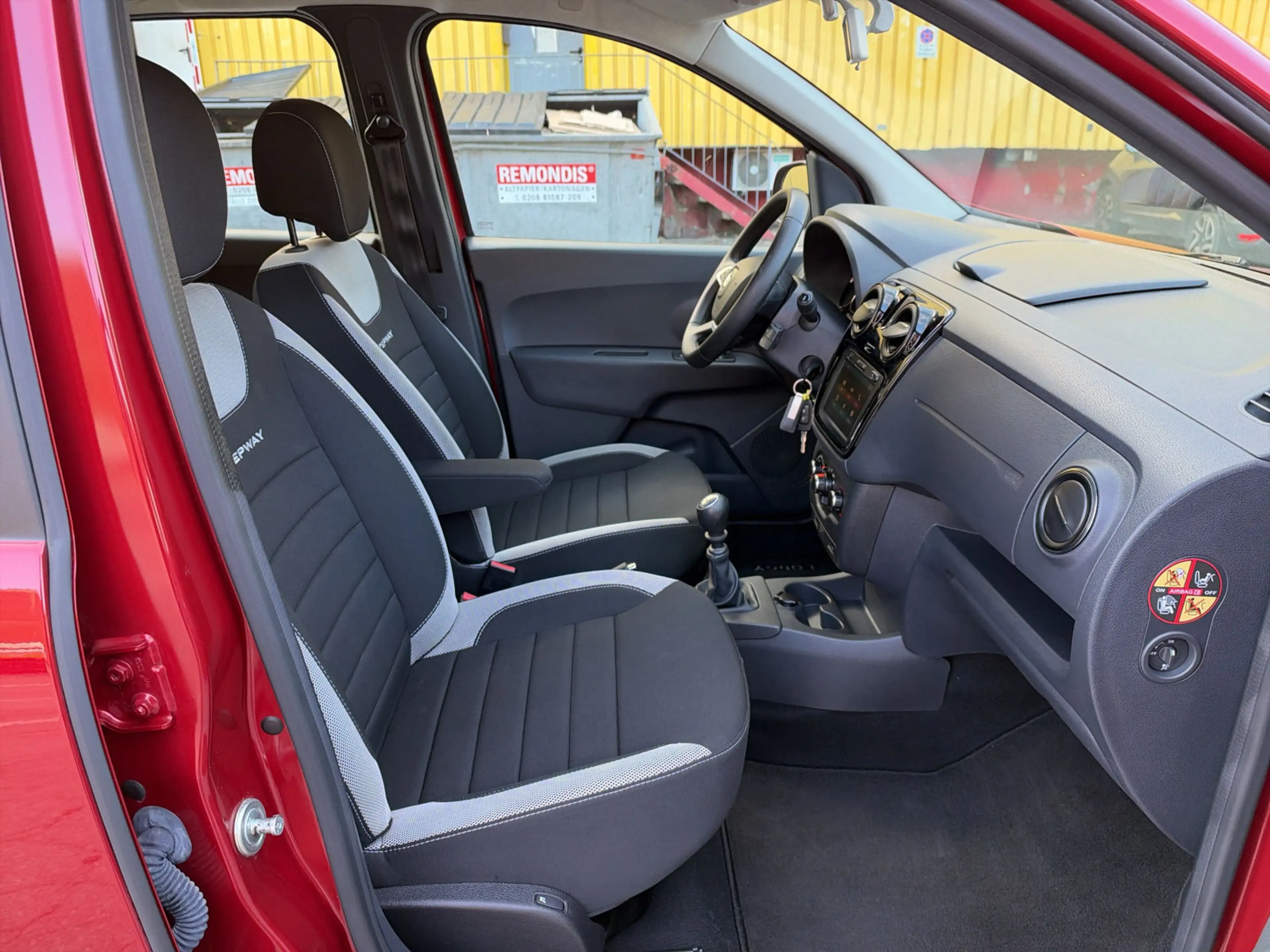 Dacia Lodgy Stepway TCe 130 GPF 7-Sitzer Scheckheft — photo 11