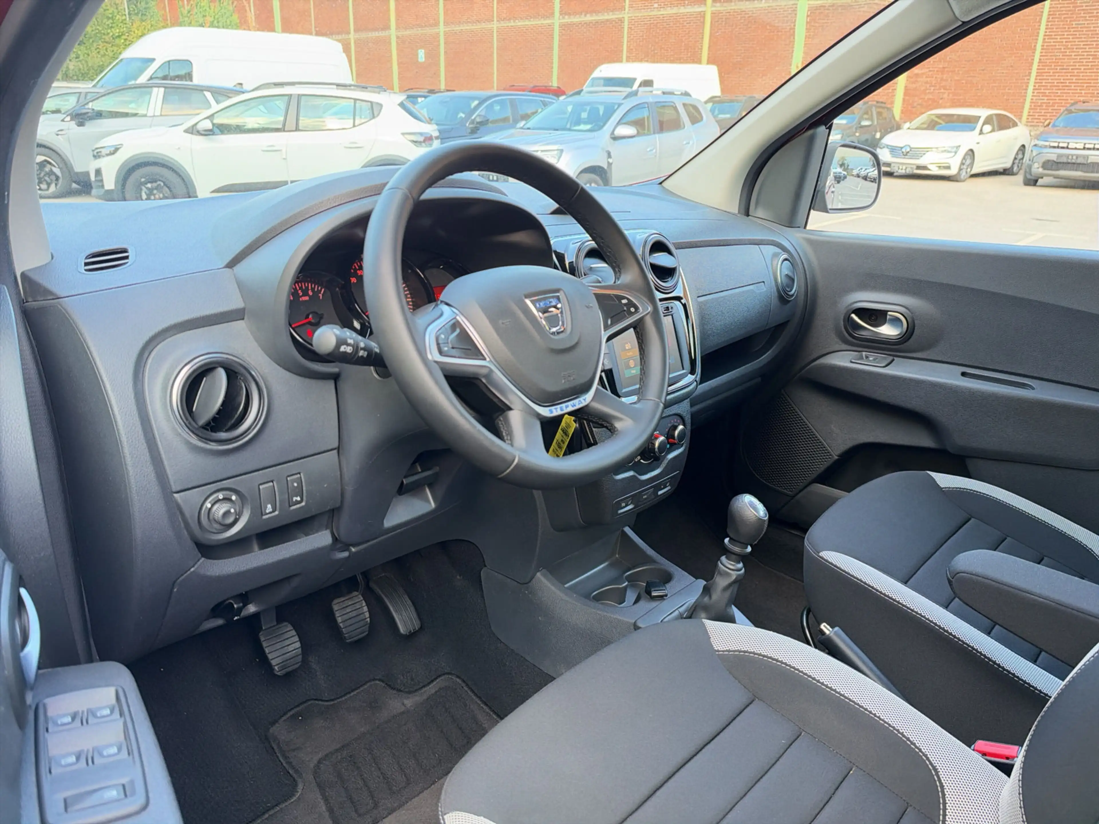 Dacia Lodgy Stepway TCe 130 GPF 7-Sitzer Scheckheft — photo 10