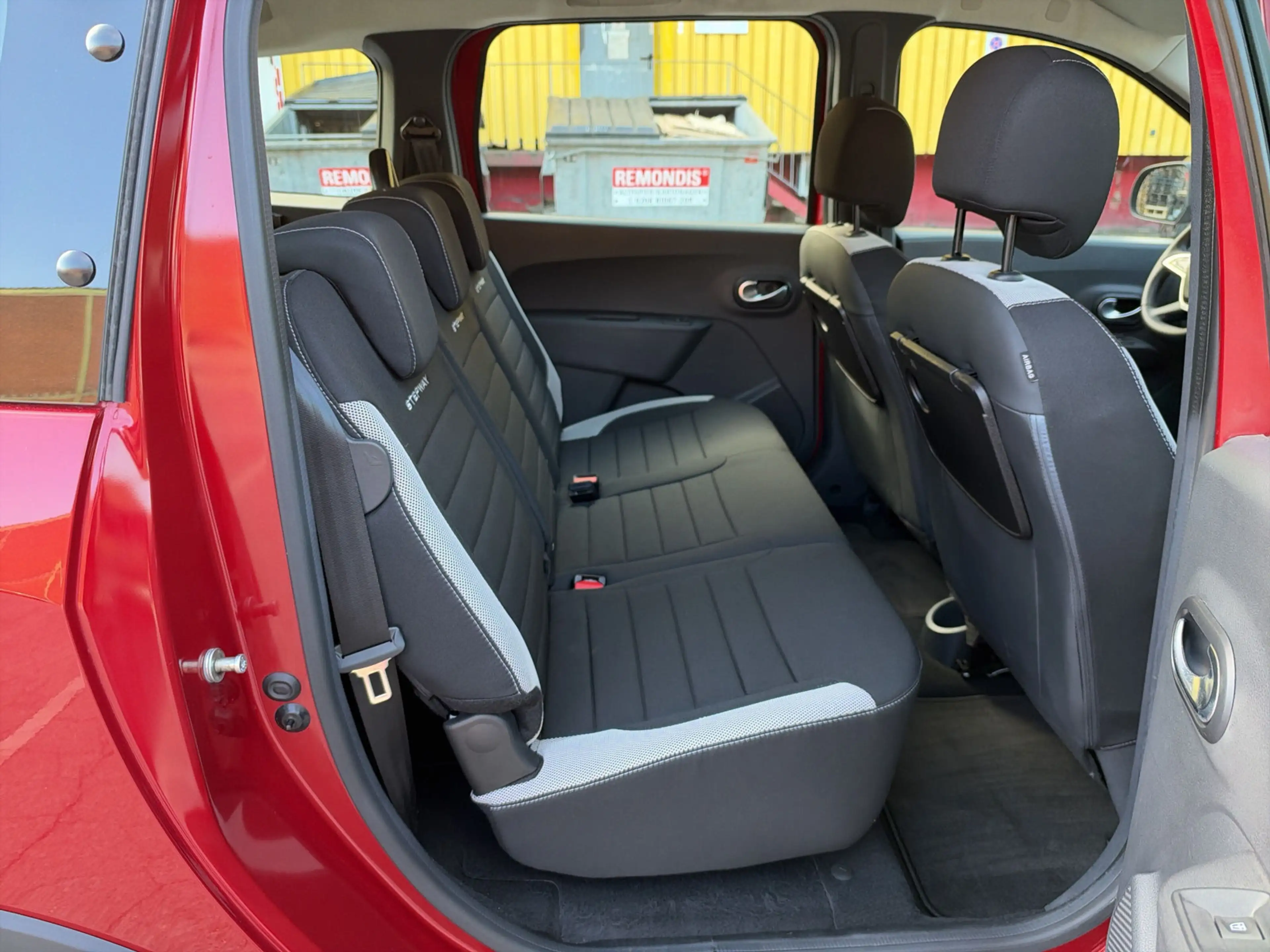 Dacia Lodgy Stepway TCe 130 GPF 7-Sitzer Scheckheft — photo 12