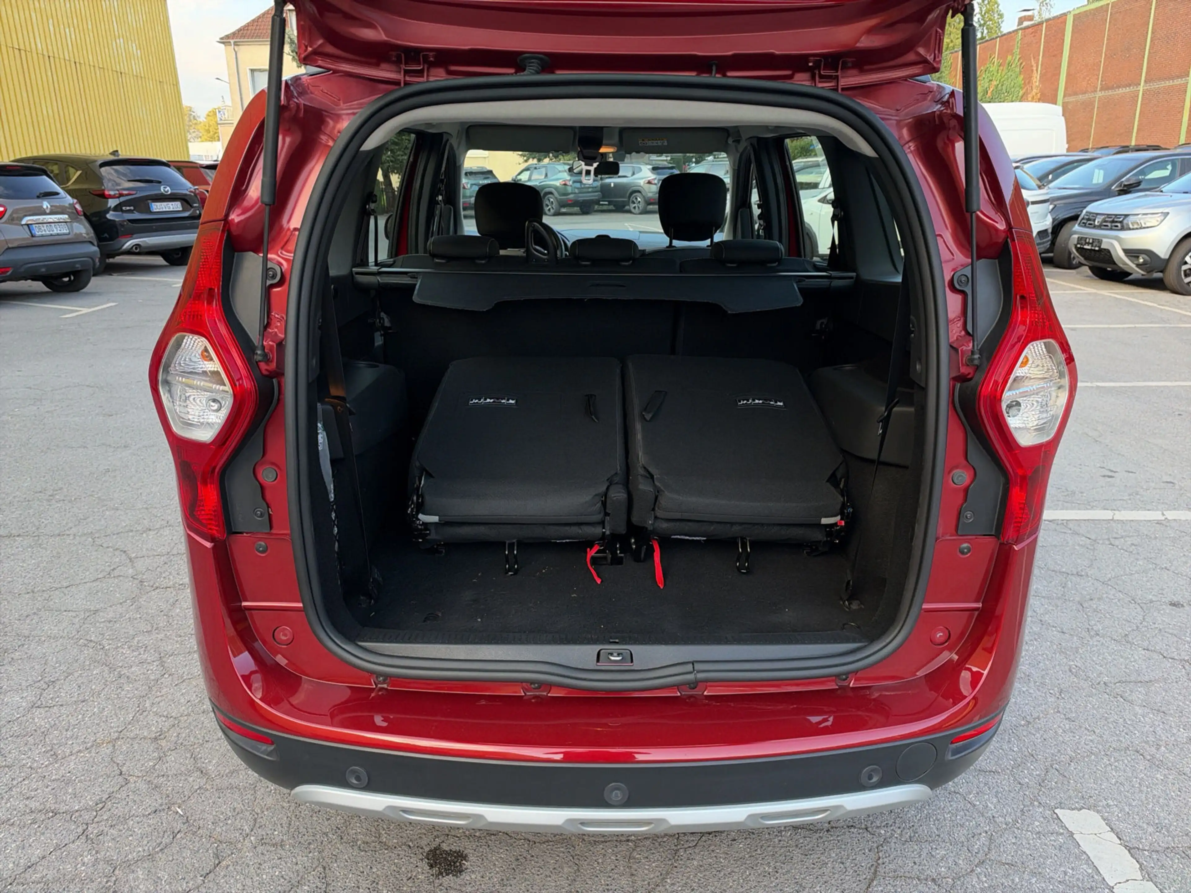 Dacia Lodgy Stepway TCe 130 GPF 7-Sitzer Scheckheft — photo 8
