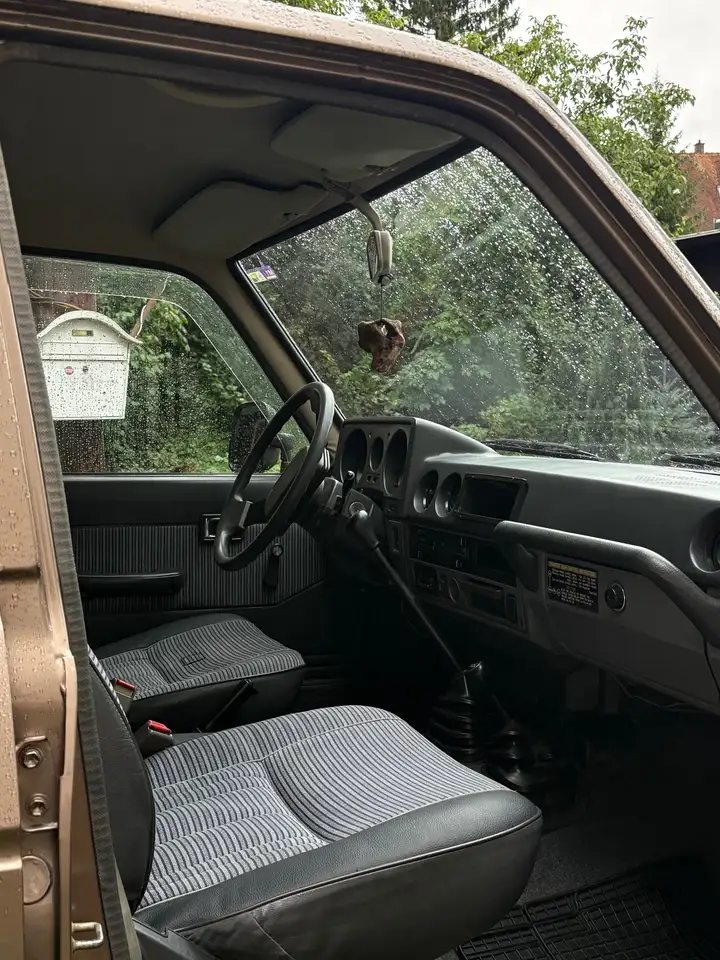 Toyota Land Cruiser HJ 60, foto 6
