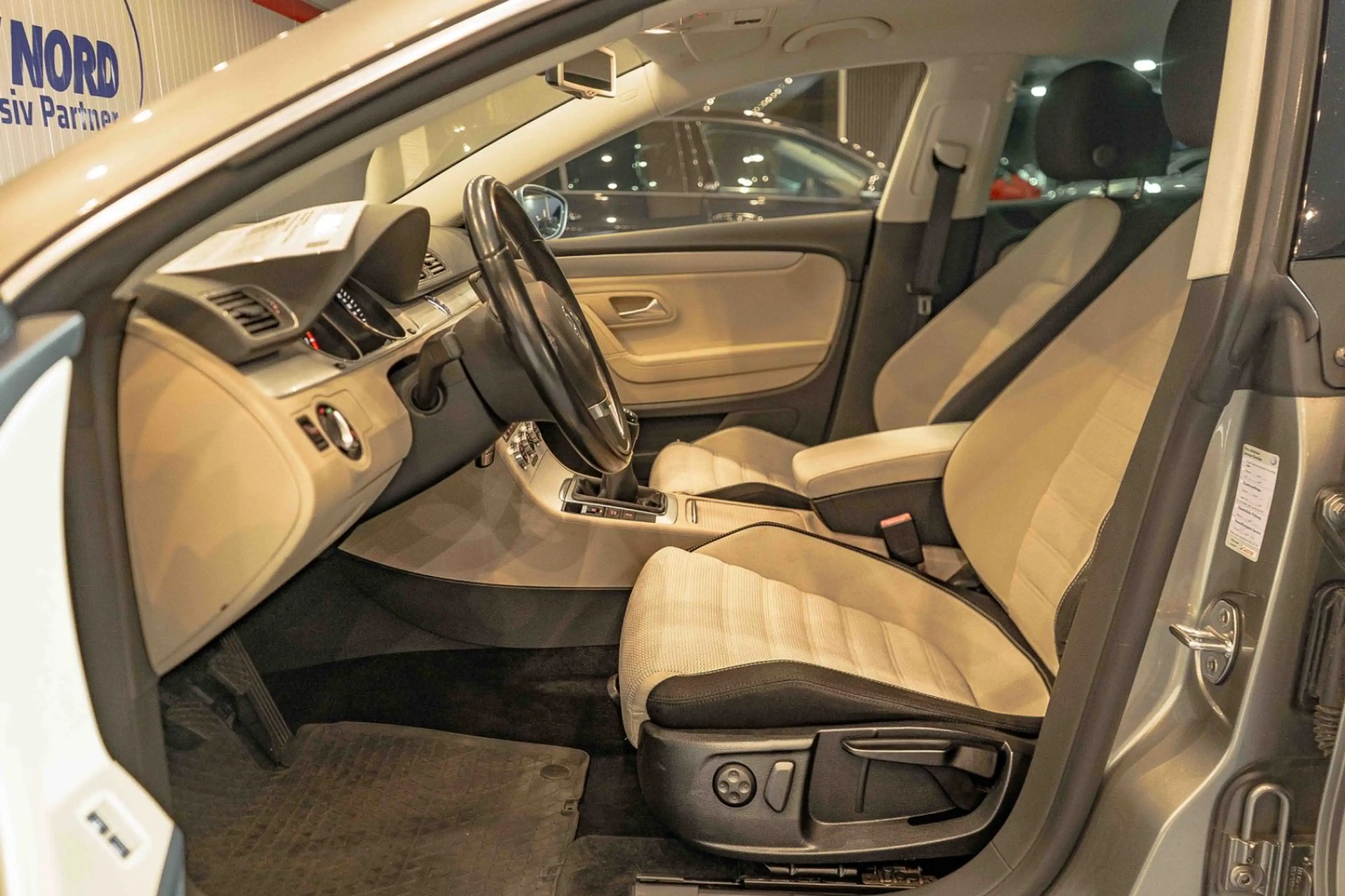 Volkswagen CC Xenon Navi R.Kamera Sitzhzg Klimaautomatik — photo 12