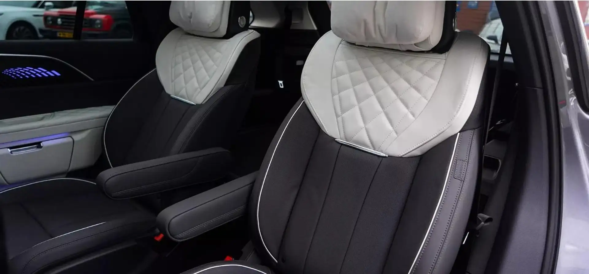 Hongqi E-HS9 99kWh President | Panoramisch Dak | Grey & White i Grey - 2
