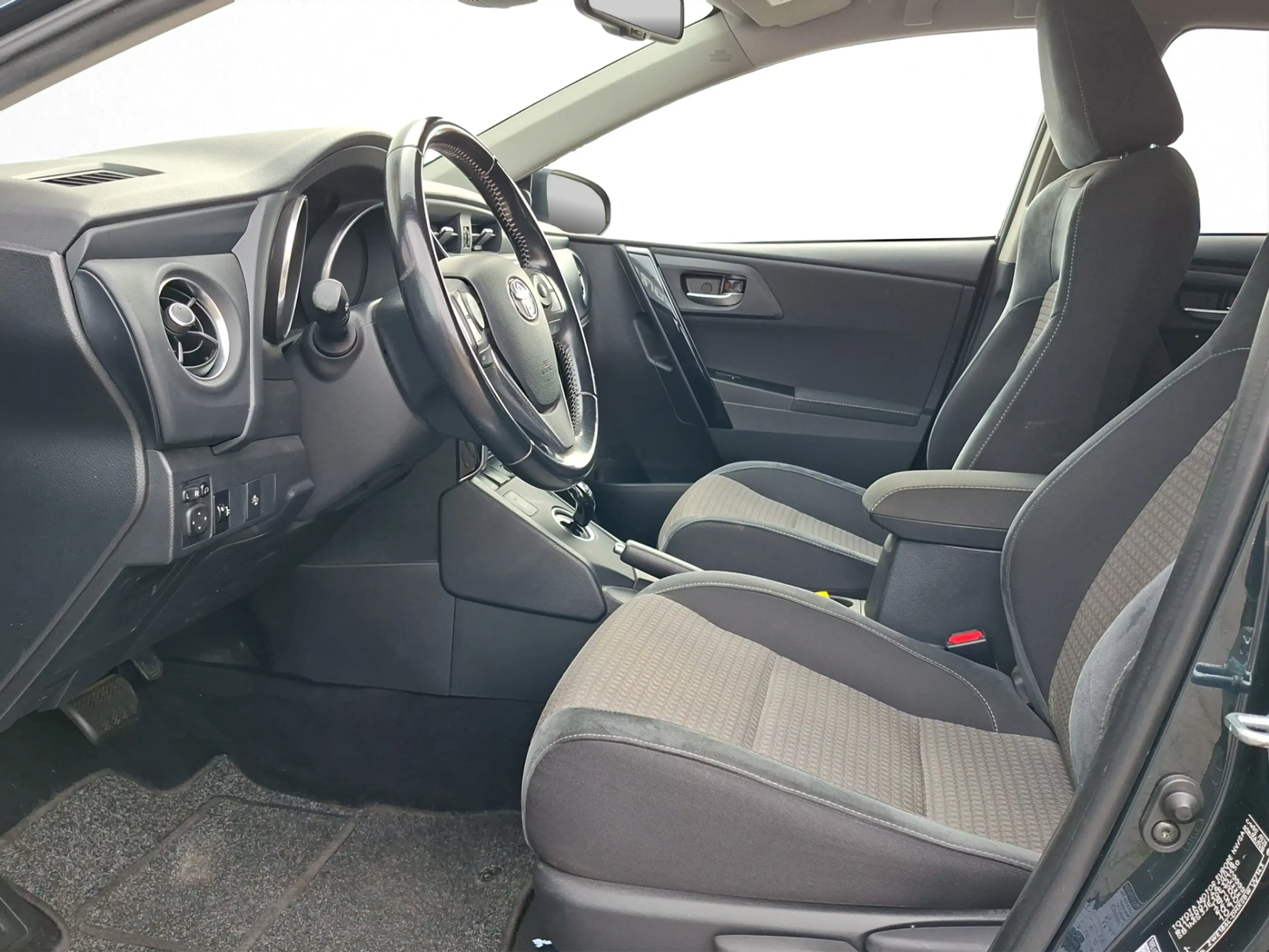 Toyota Auris 1.8 Hybrid Dynamic Go | Navigatie | Camera | Trekh — photo 12