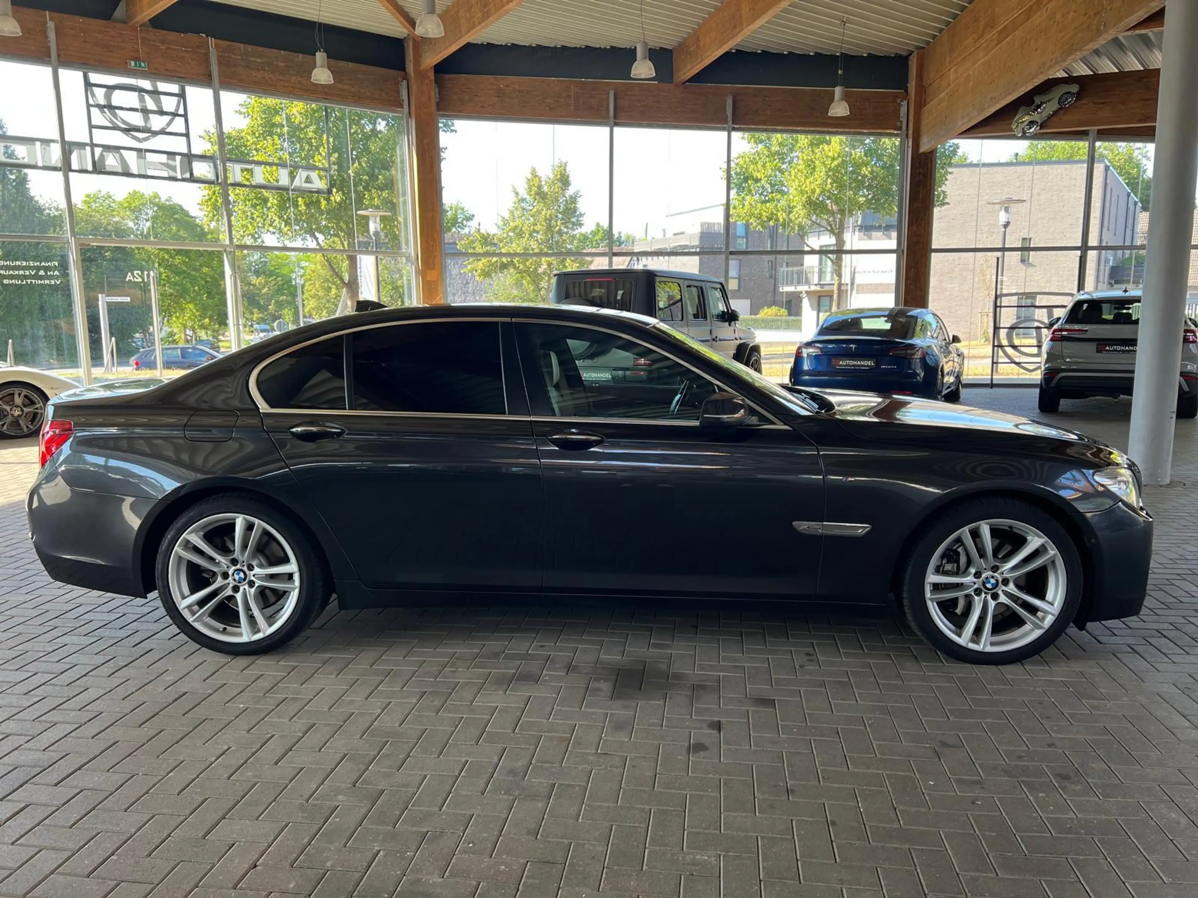 BMW 740 d xDrive BMW 740 d L Allrad Facelift Xenon Sportsi — photo 4