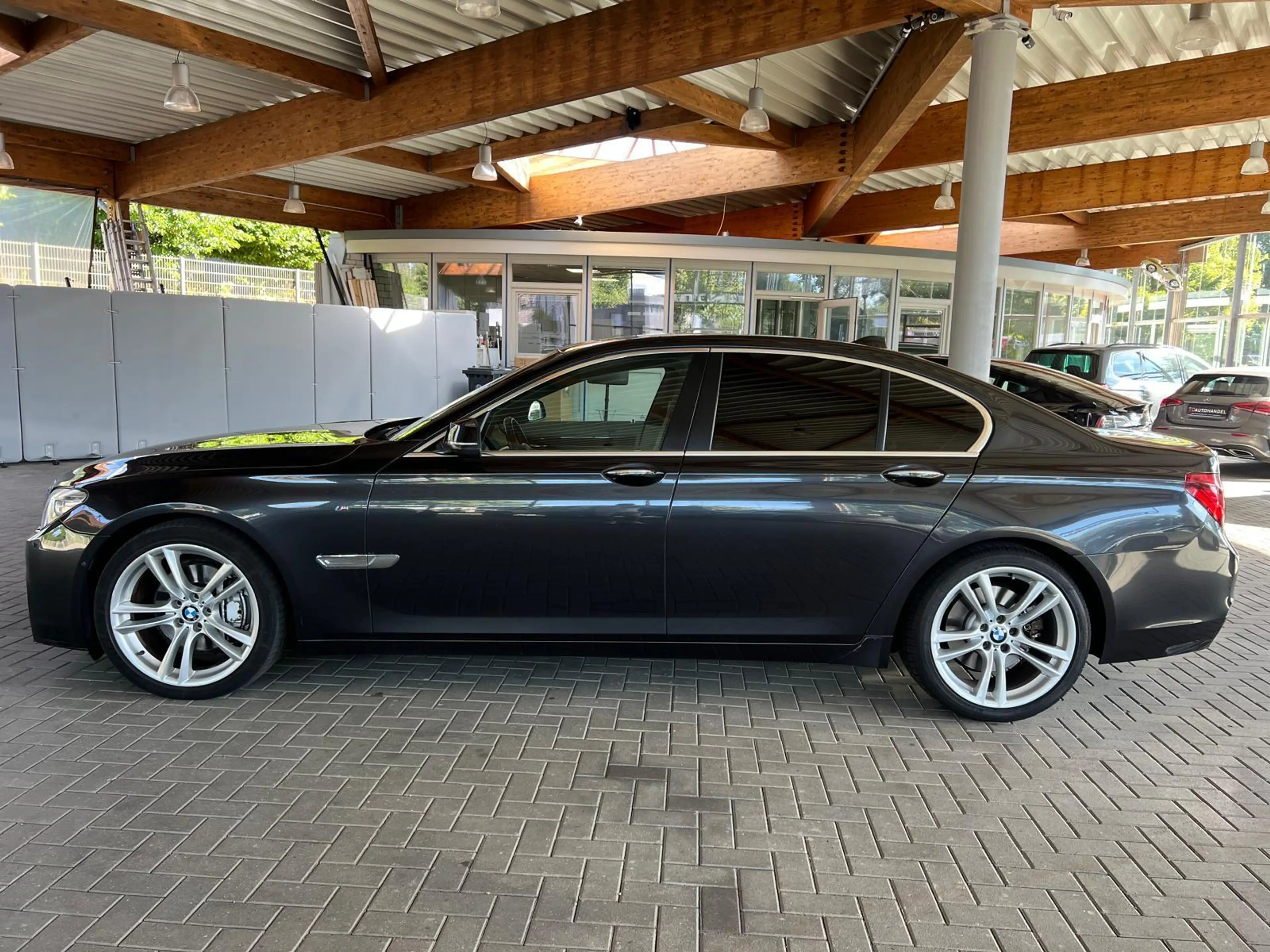 BMW 740 d xDrive BMW 740 d L Allrad Facelift Xenon Sportsi — photo 8
