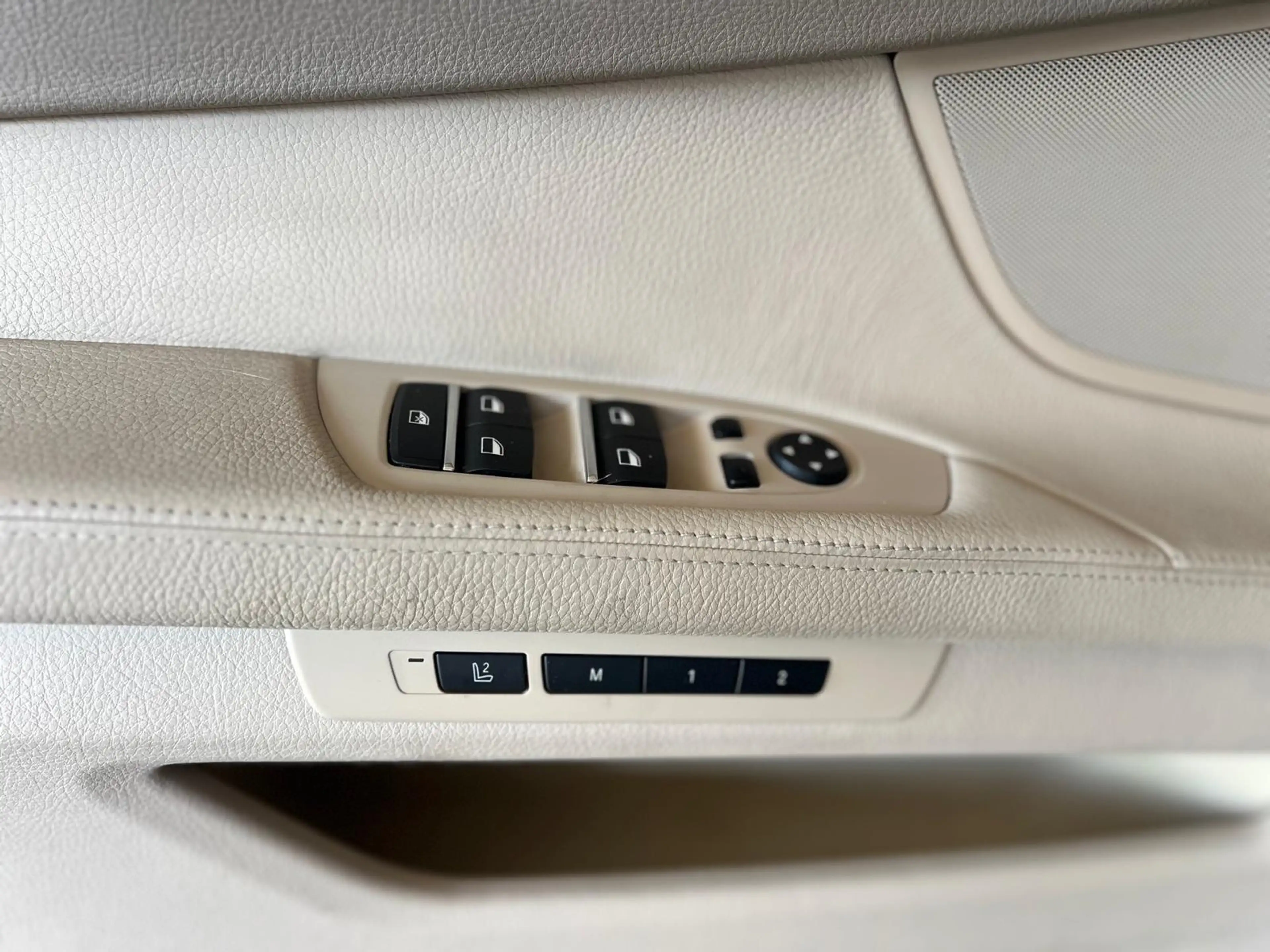 BMW 740 d xDrive BMW 740 d L Allrad Facelift Xenon Sportsi — photo 9