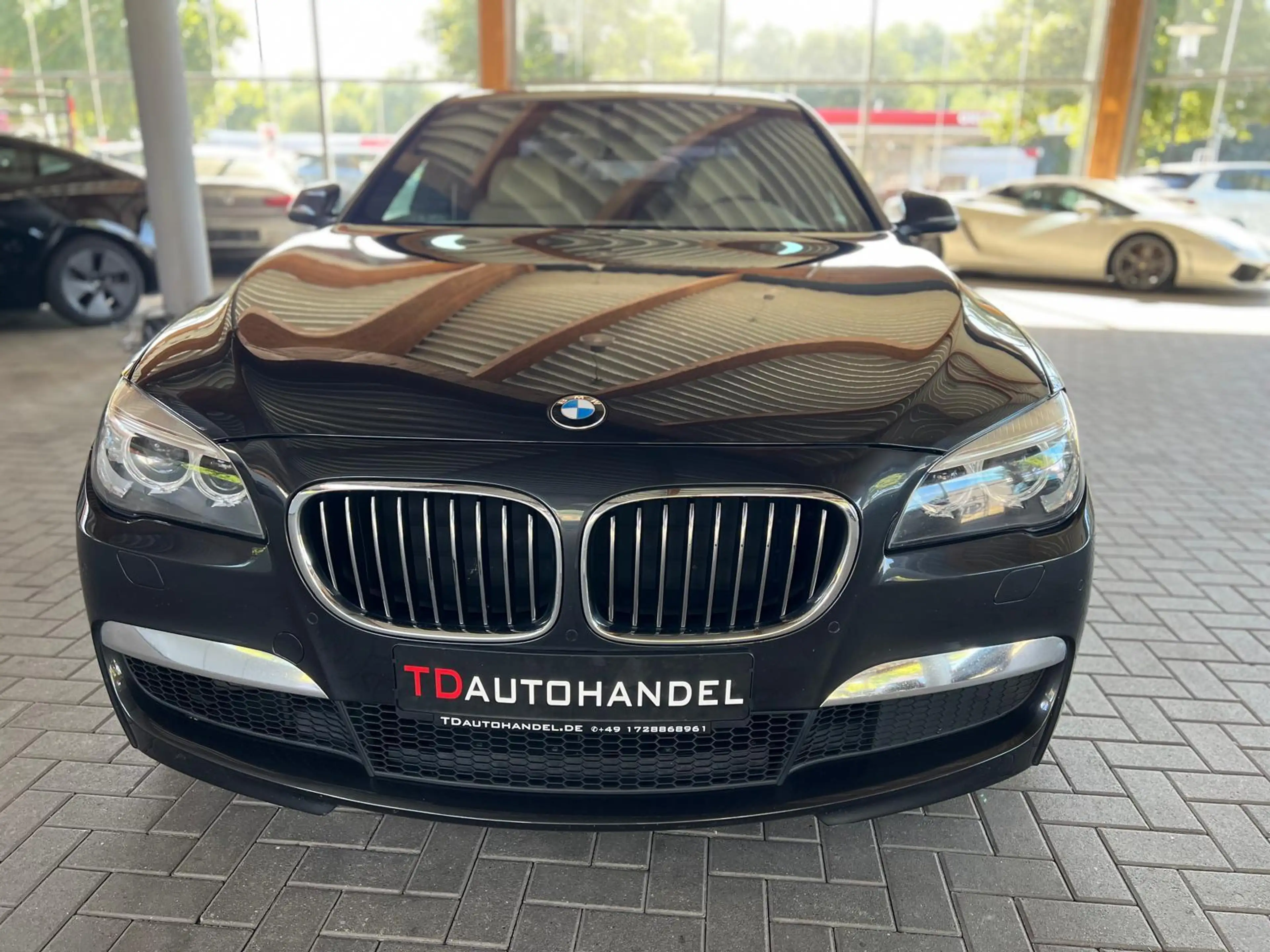 BMW 740 d xDrive BMW 740 d L Allrad Facelift Xenon Sportsi — photo 2