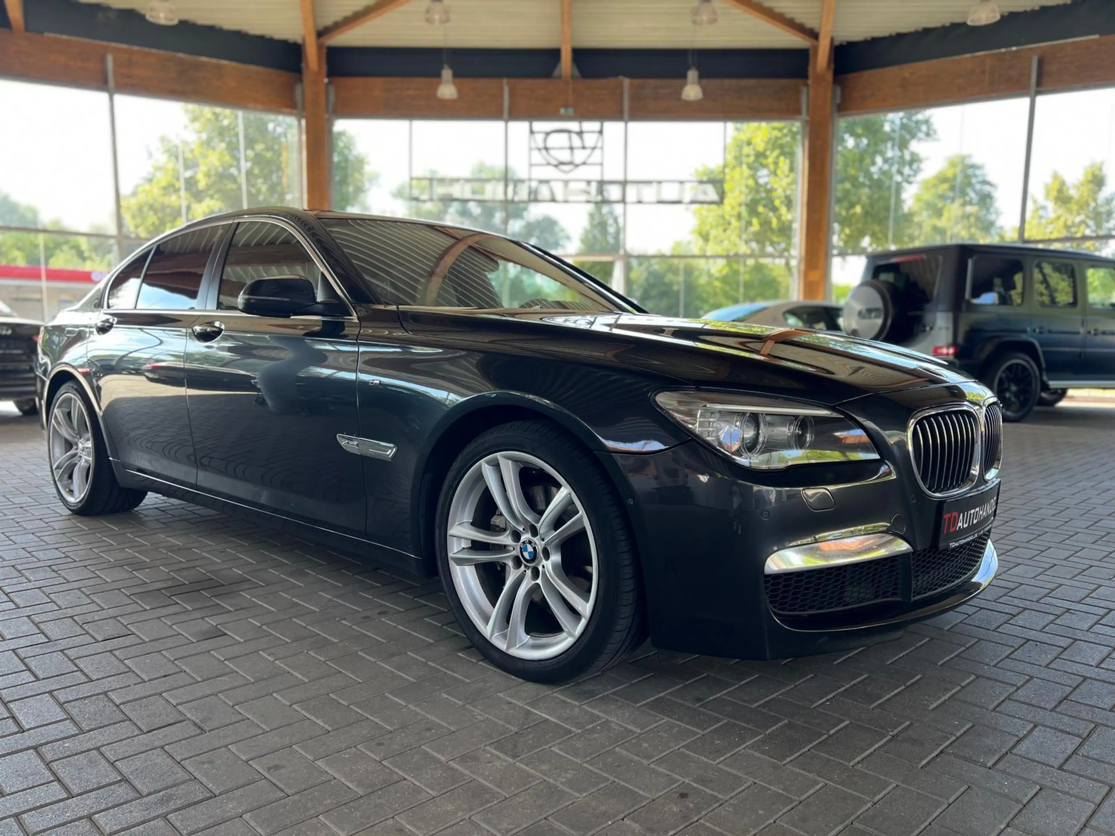 BMW 740 d xDrive BMW 740 d L Allrad Facelift Xenon Sportsi — photo 3