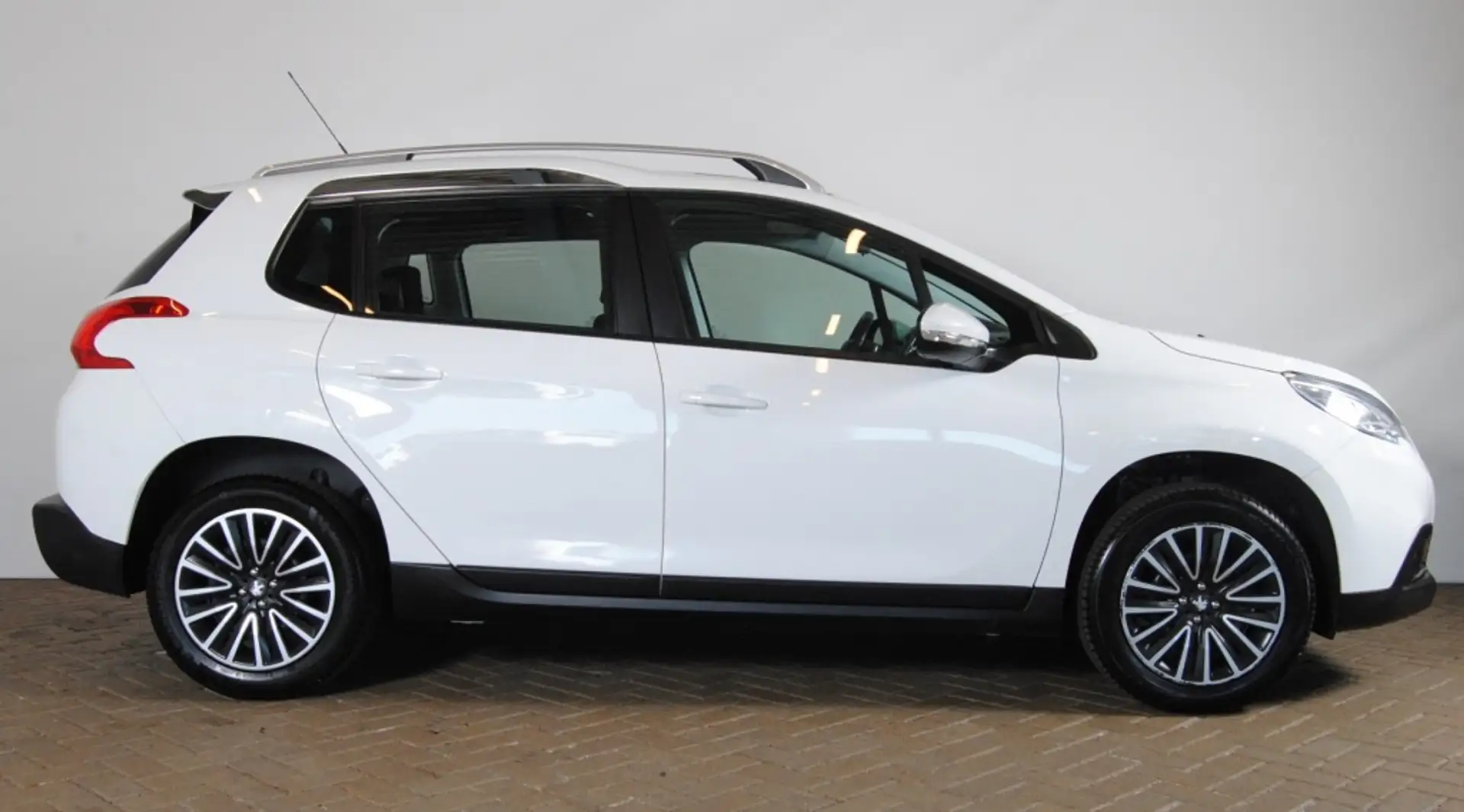 Peugeot 2008 || 6 maanden garantie! 1.2 PureTech Active Weiß - 2