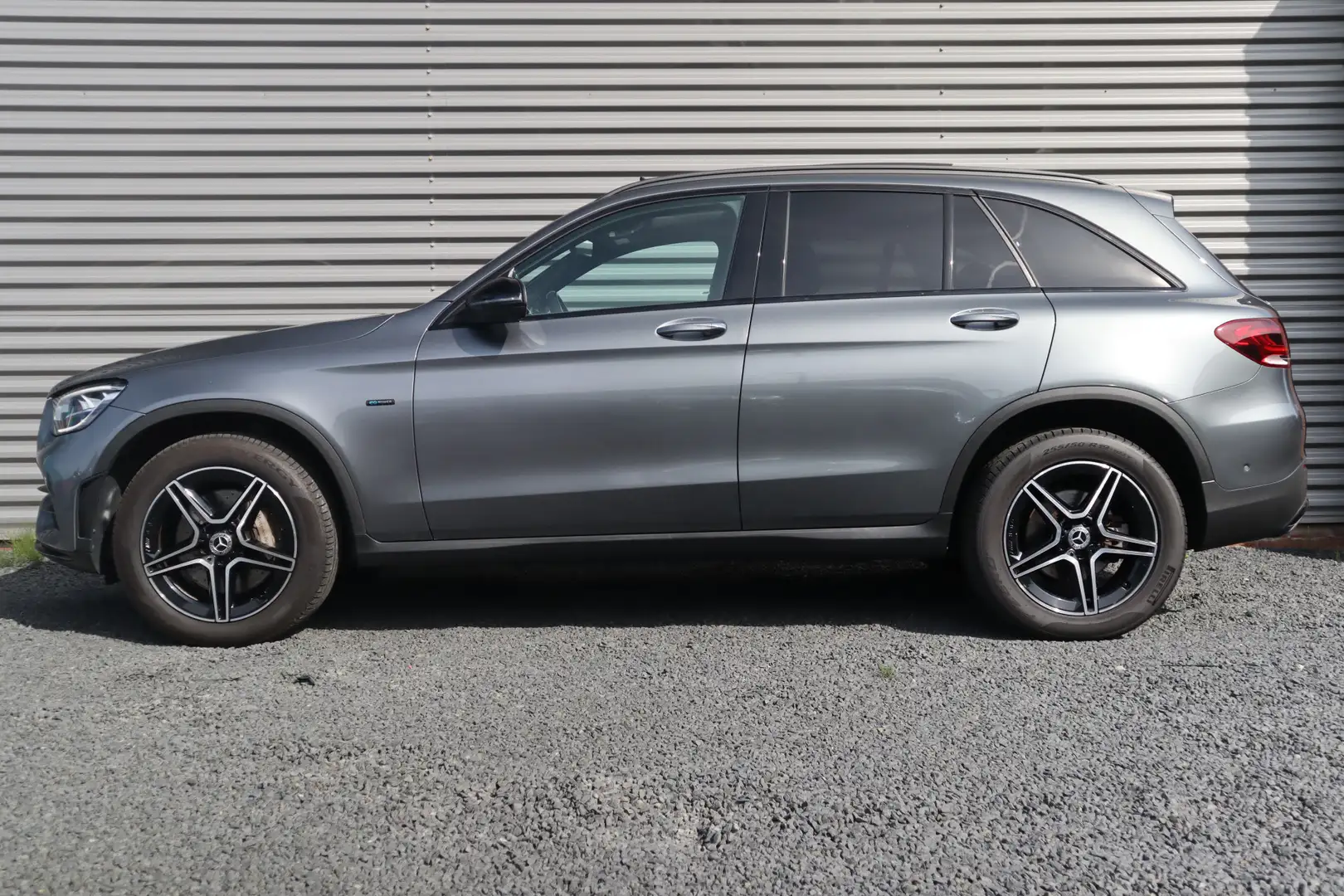 Mercedes-Benz GLC 300 300e 4MATIC Business Solution AMG Pano / Burmester Grijs - 2