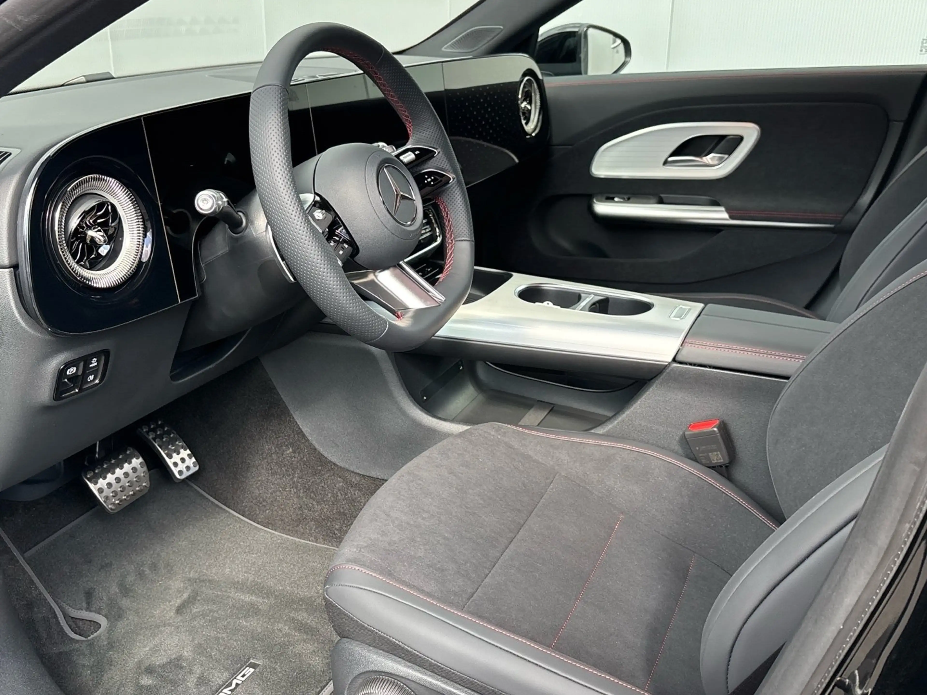 Mercedes-Benz CLA 200 SB AMG Night Pano 19" Totwinkel CarPlay — photo 12