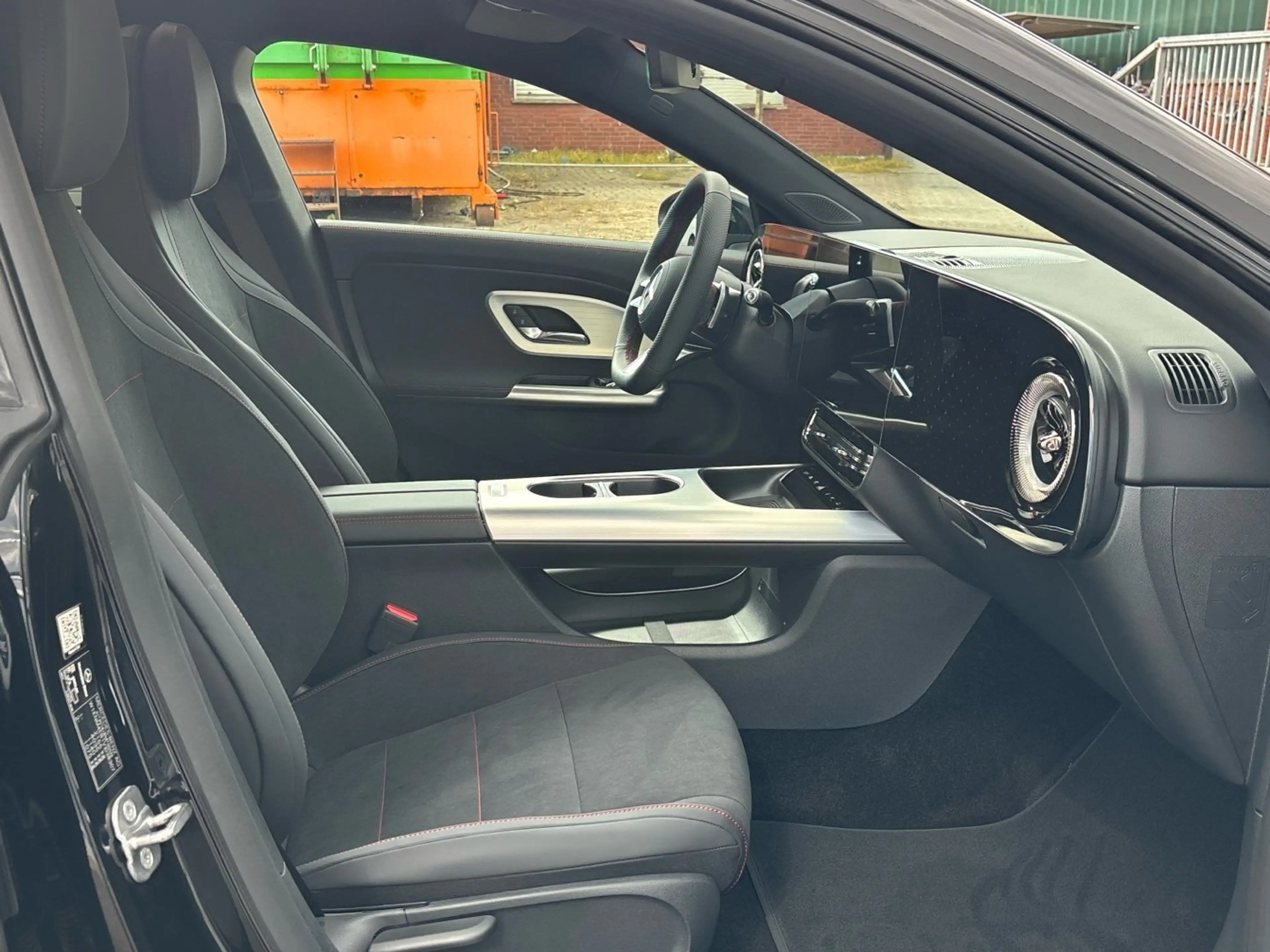 Mercedes-Benz CLA 200 SB AMG Night Pano 19" Totwinkel CarPlay — photo 13
