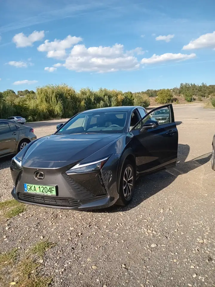 Lexus RZ