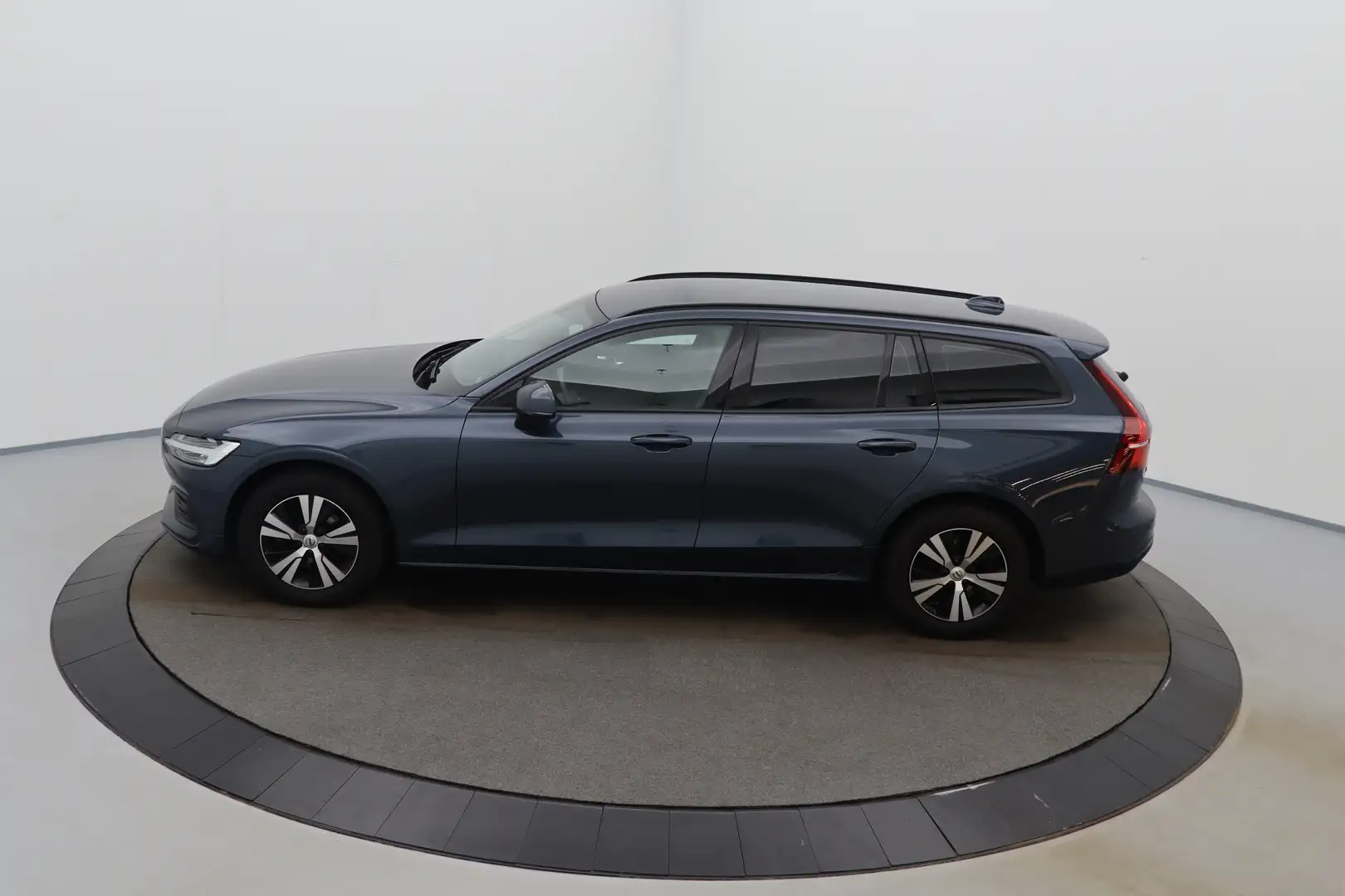 Volvo V60 2.0 D3 LEDER LED GPS PDC LANE CARPLAY ZETEL.VERW. Blauw - 1