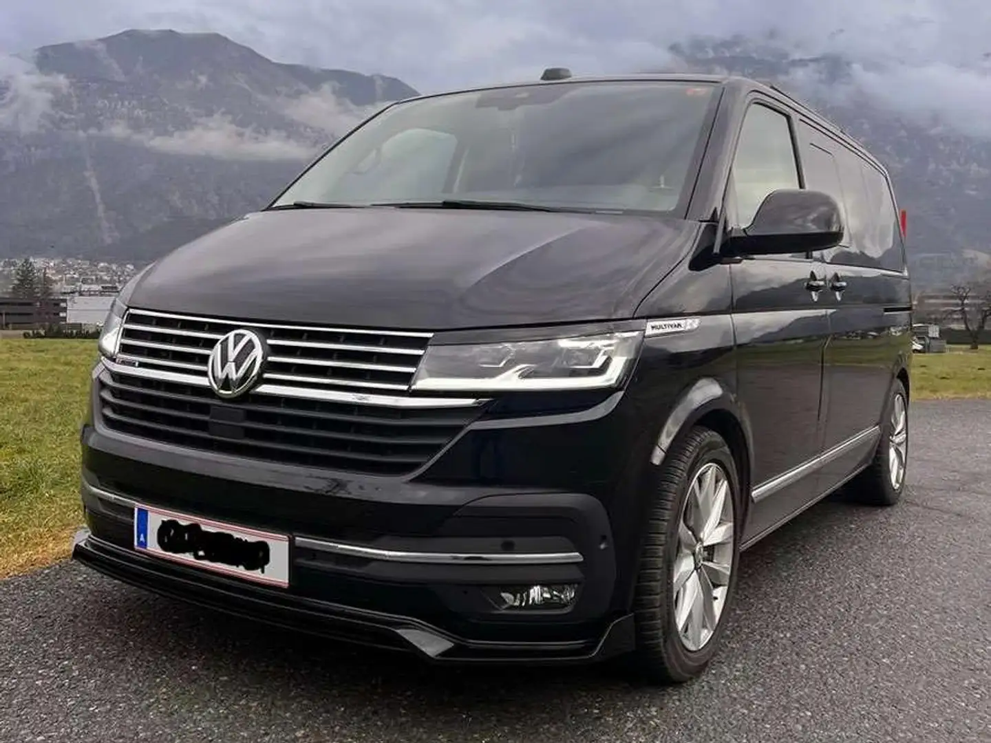 Volkswagen T6.1 Multivan Highline 4Motion Schwarz - 1