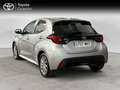 Toyota Yaris 5 Puertas Active Tech 120H Automático (e-CVT) Gris - thumbnail 2