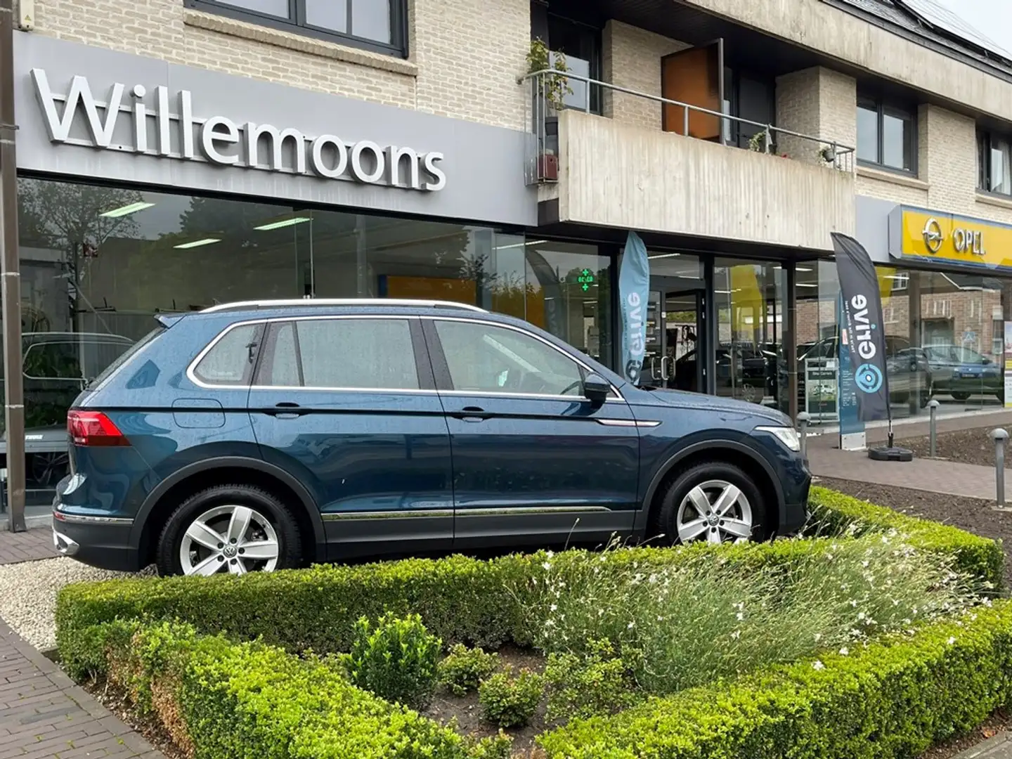Volkswagen Tiguan Highline 1.5TSI 150PK DSG7 *Matrix LED Koplampen*D Albastru - 2