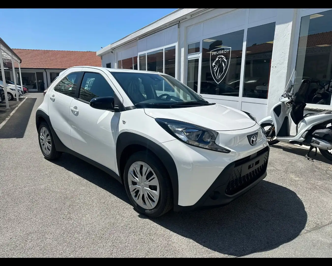 Toyota Aygo X my24 5 porte ACTIVE 1,0 VVT-i 5 marce Manuale Bianco - 2