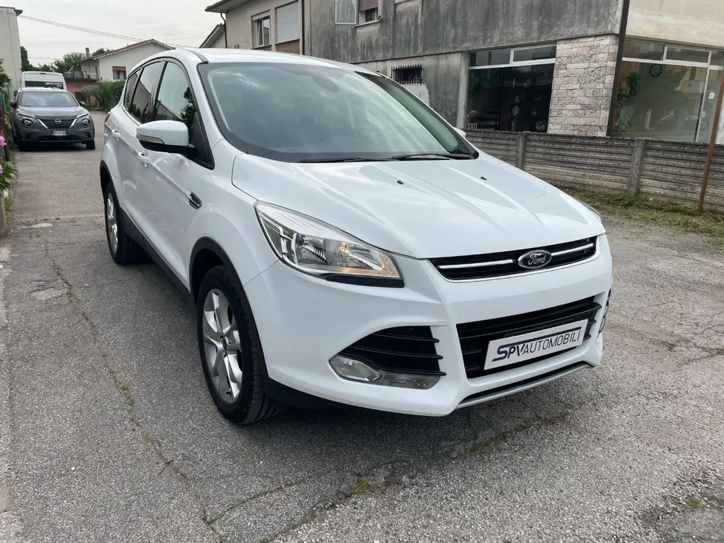 Ford Kuga 2.0 TDCI 150 CV S&S 4WD Powershift Titanium Blanc - 1
