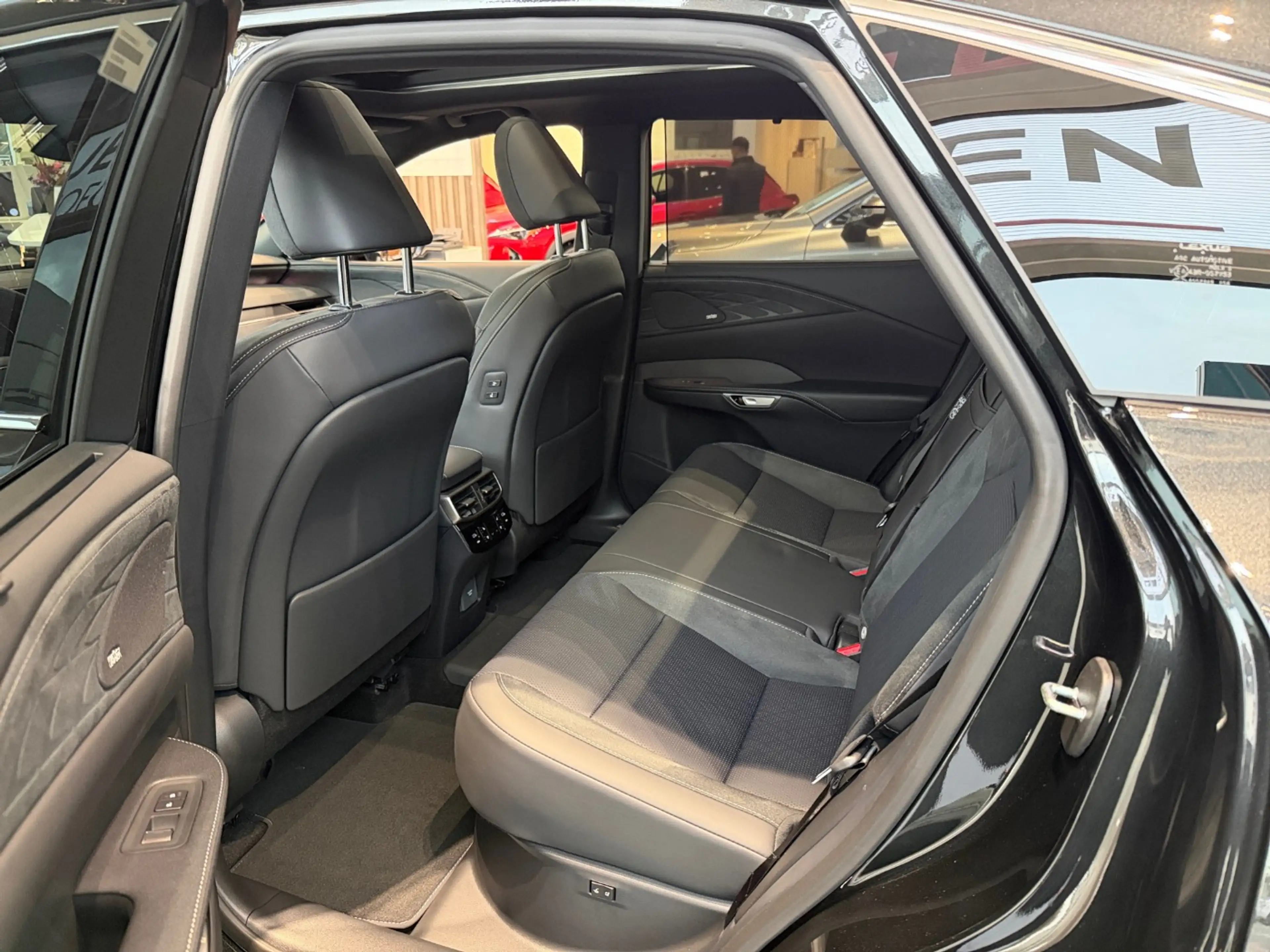 Lexus RX 450h + Plug-In +Panorama+Head-Up+Sitzbelüftung — photo 15