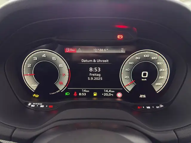 Audi Q2 view 9