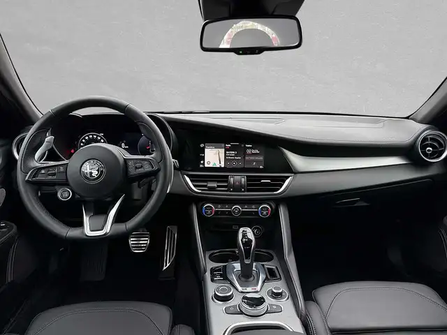 Alfa Romeo Giulia view 7