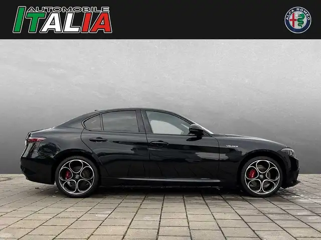 Alfa Romeo Giulia view 3
