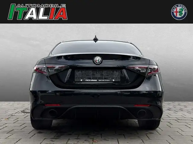 Alfa Romeo Giulia view 4