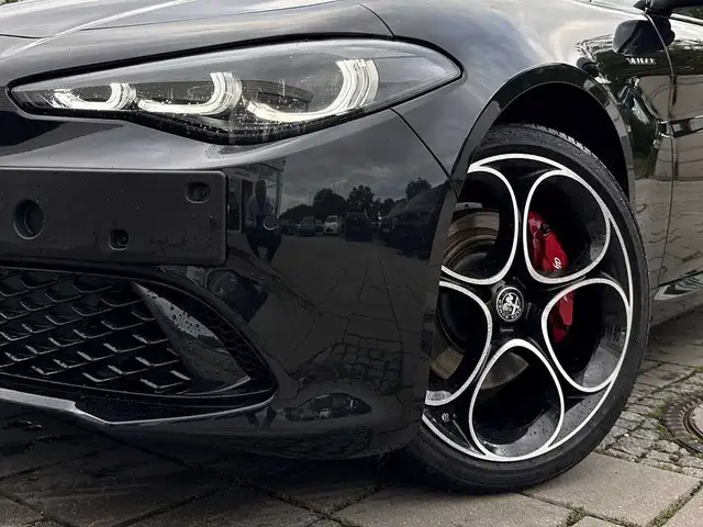 Alfa Romeo Giulia view 13
