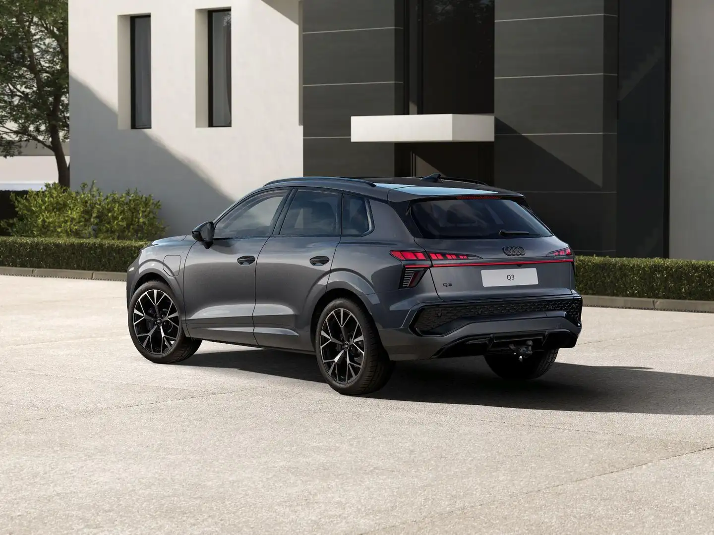Audi Q3 1.5 e-hybrid 272pk S-line edition | Panoramadak | Grijs - 2