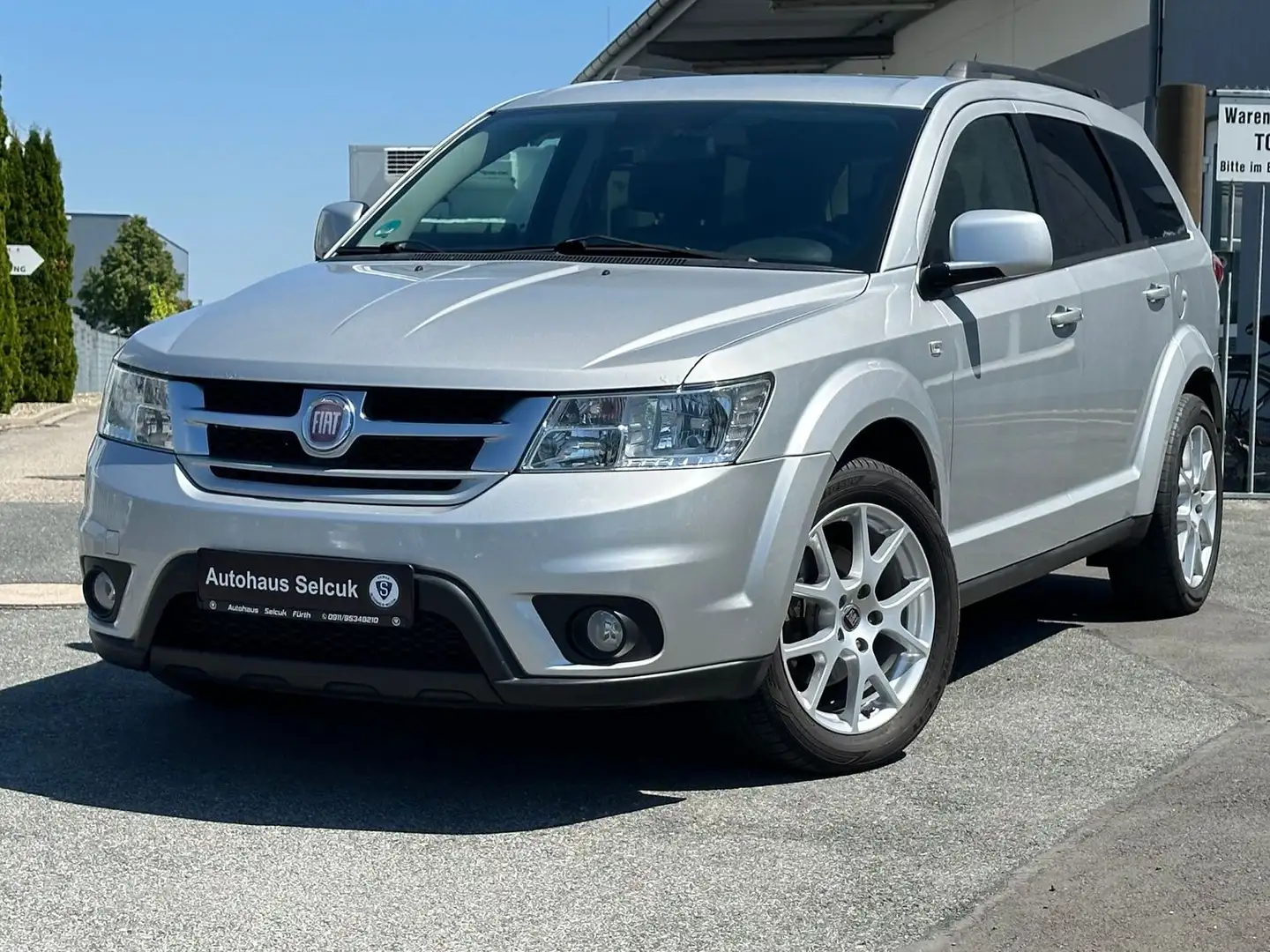 Fiat Freemont Urban *7-Sitzer*Leder*Navi*SHZ*AHK* Silber - 1