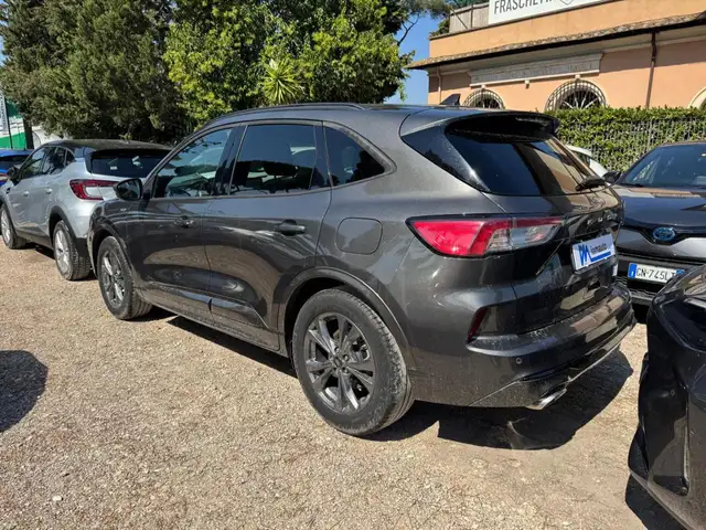 Ford Kuga view 3